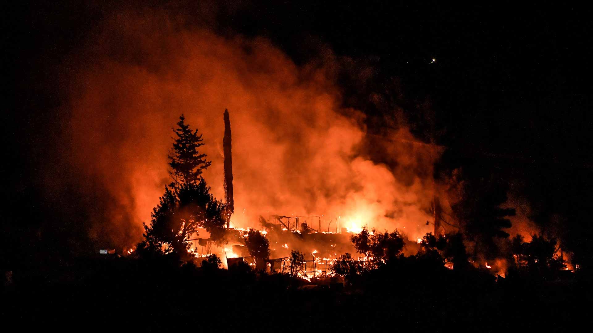 Image for the title: New Greece fire breaks out, prompting evacuations 