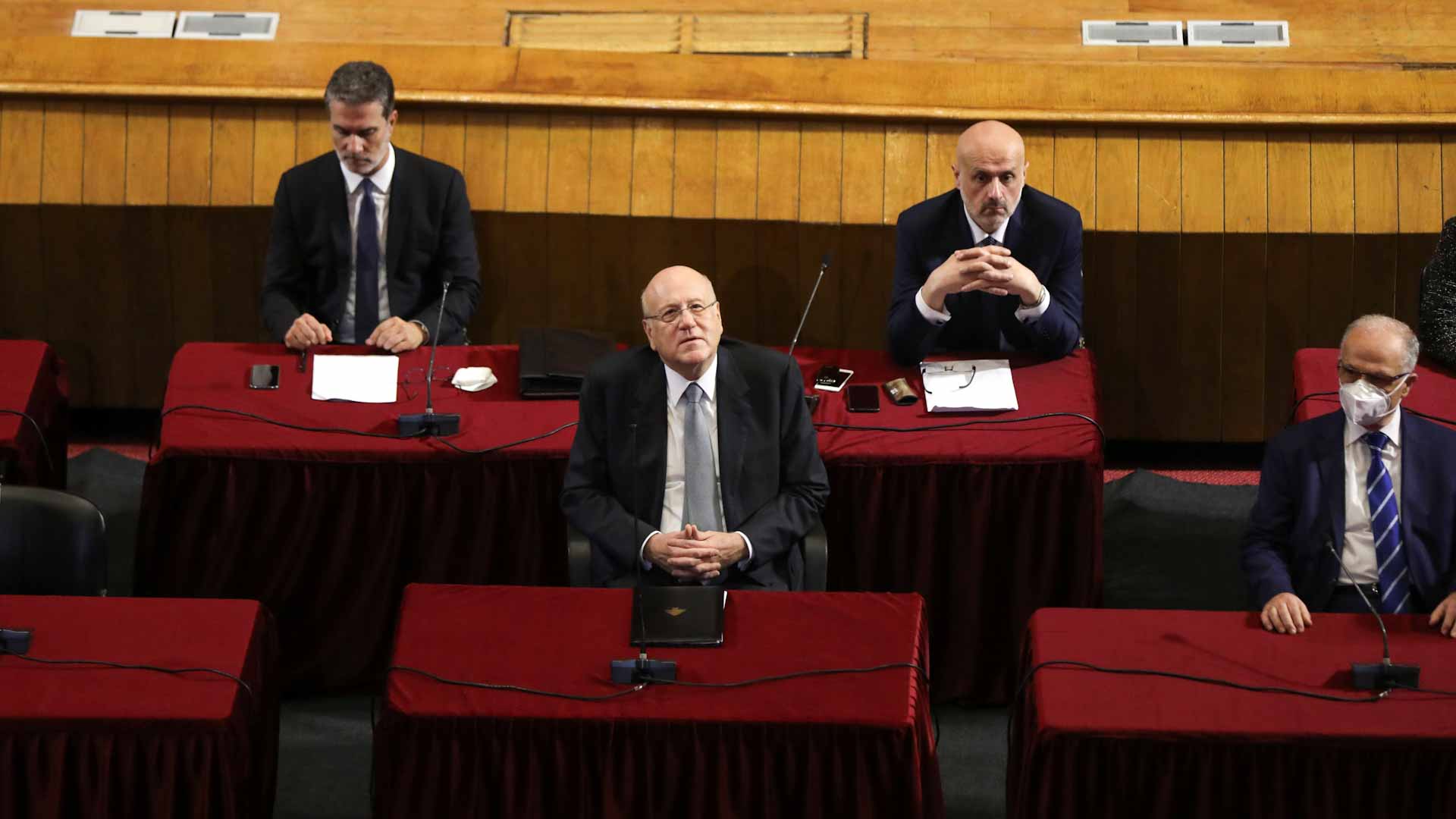 Image for the title: Lebanon govt wins confidence vote as parliament hit by power cut 