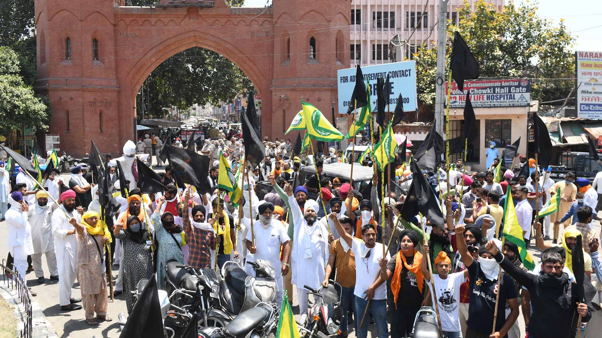 Image for the title: Indian farmers aim for nationwide protests against reforms  