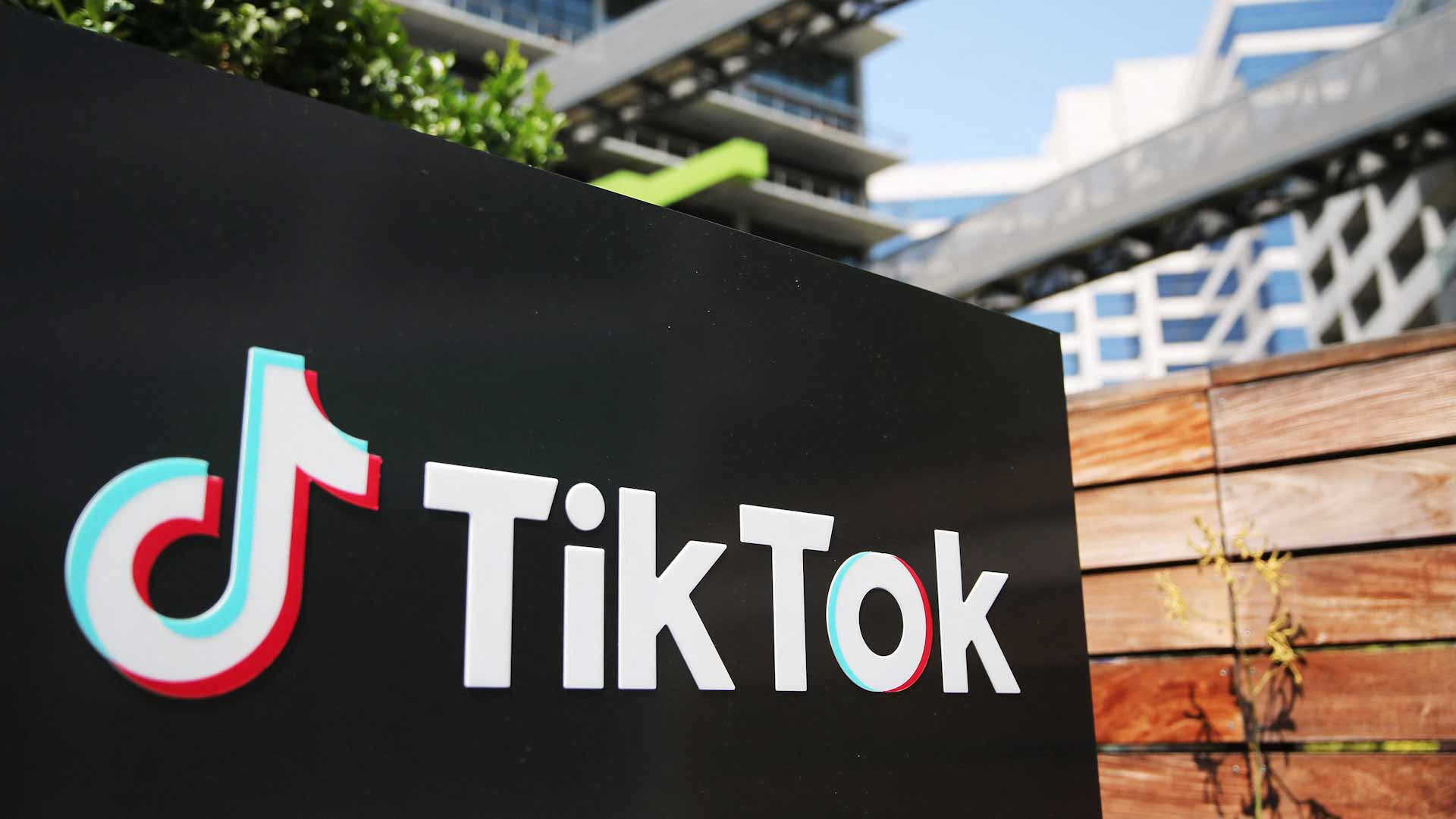 Image for the title: TikTok says it has over 1 billion users 