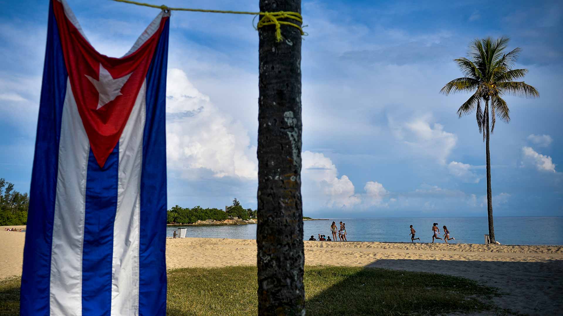 Image for the title: Havana reopens its beaches -- but masks are required 