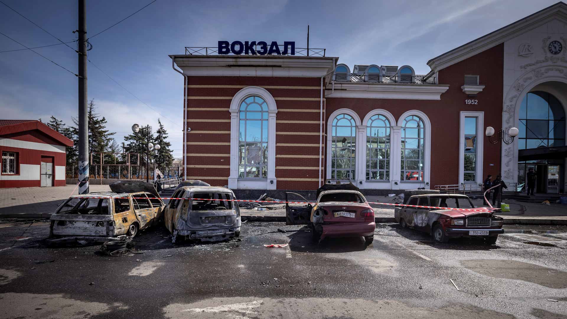 صورة بعنوان: موسكو تتهم أوكرانيا بقصف محطة كراماتورسك عمداً 