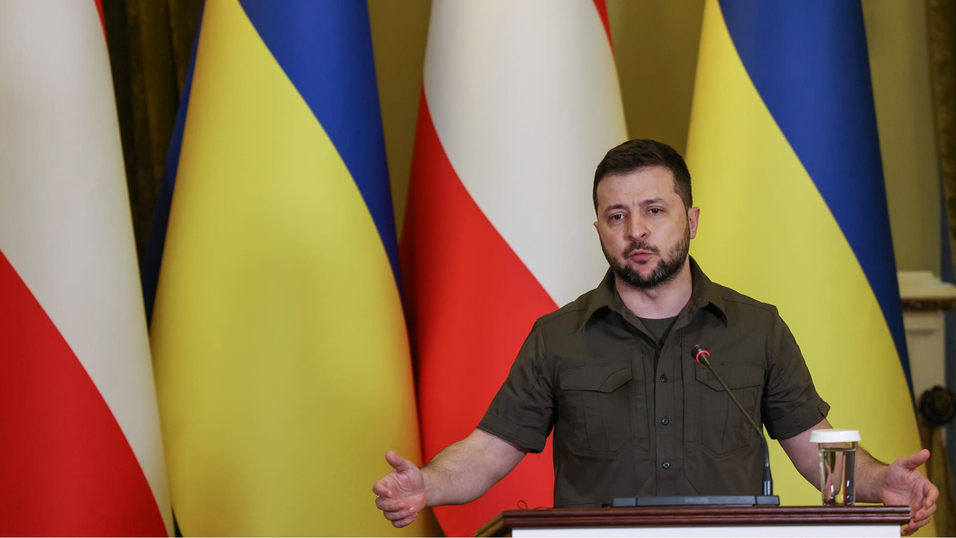 Image for the title: Ukraine 'still ready' for talks with Russia: Zelensky 