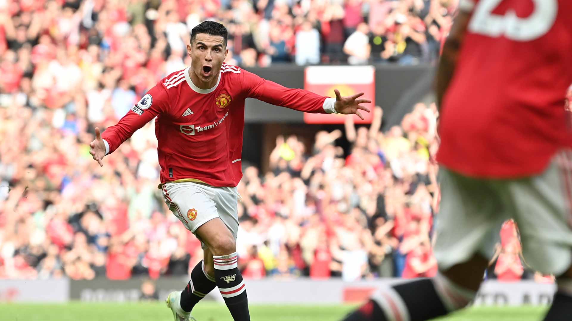 Image for the title: Ronaldo hat-trick saves Man Utd as Spurs 