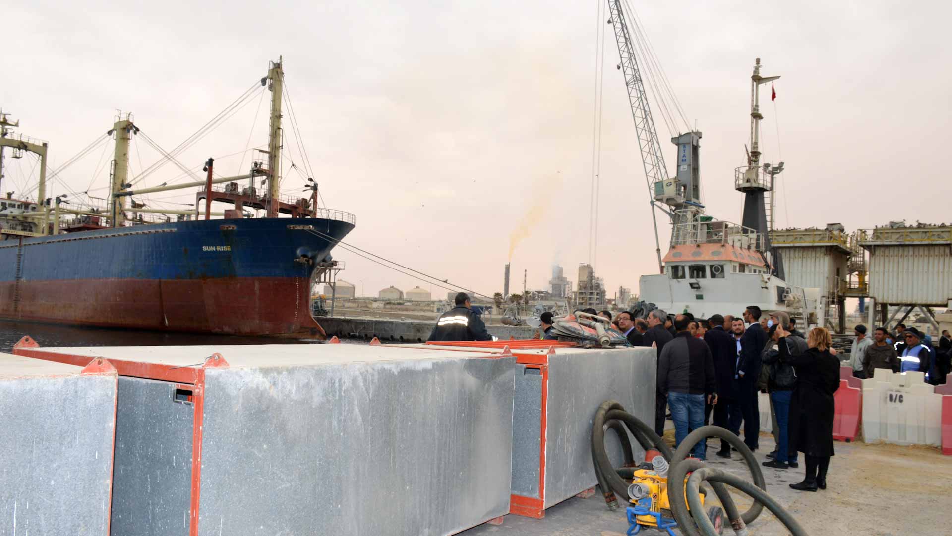 Image for the title: Fuel-laden ship sinks off Tunisia coast 