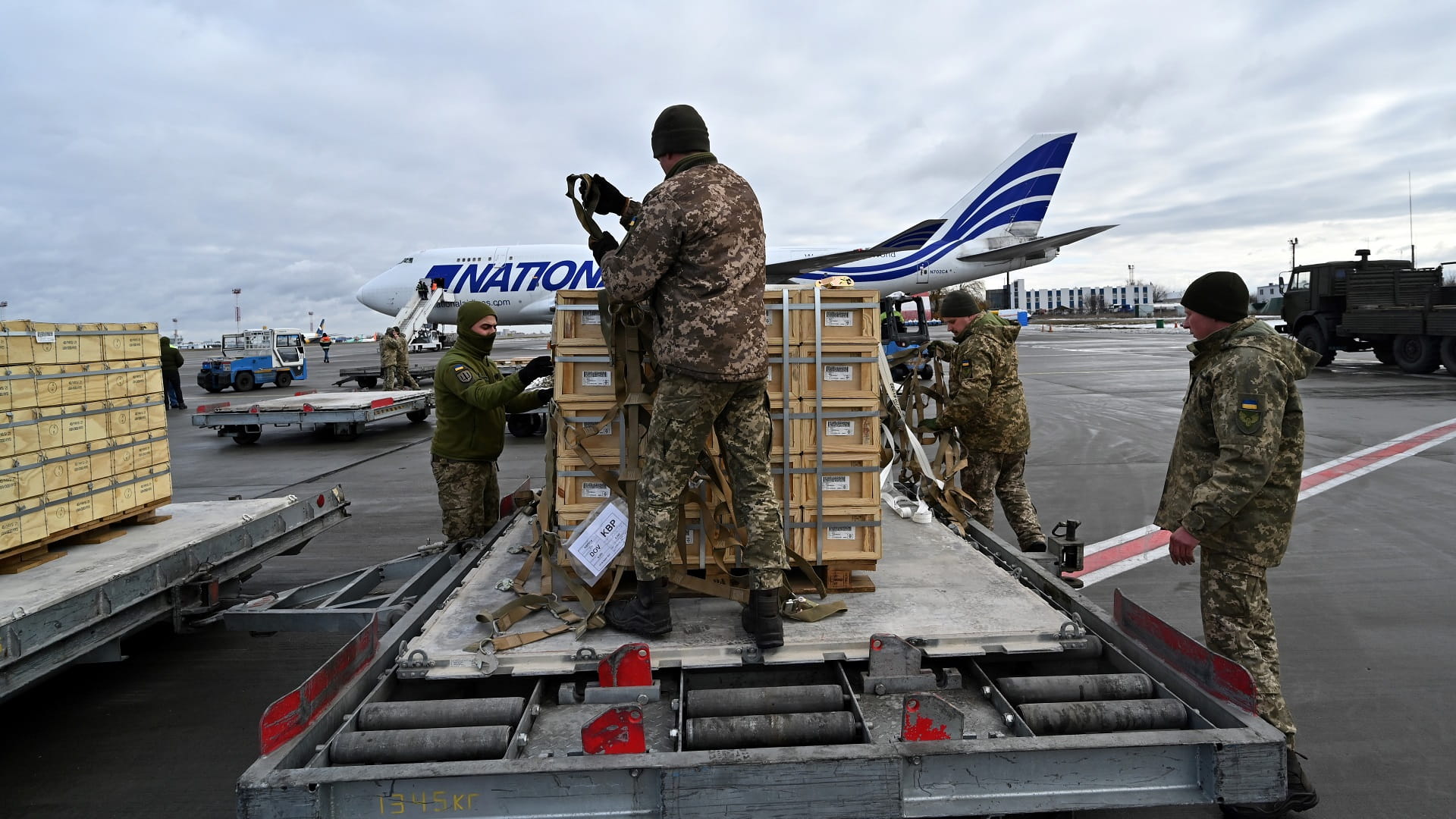 Image for the title: New tranche of US arms for Ukraine starts to arrive 