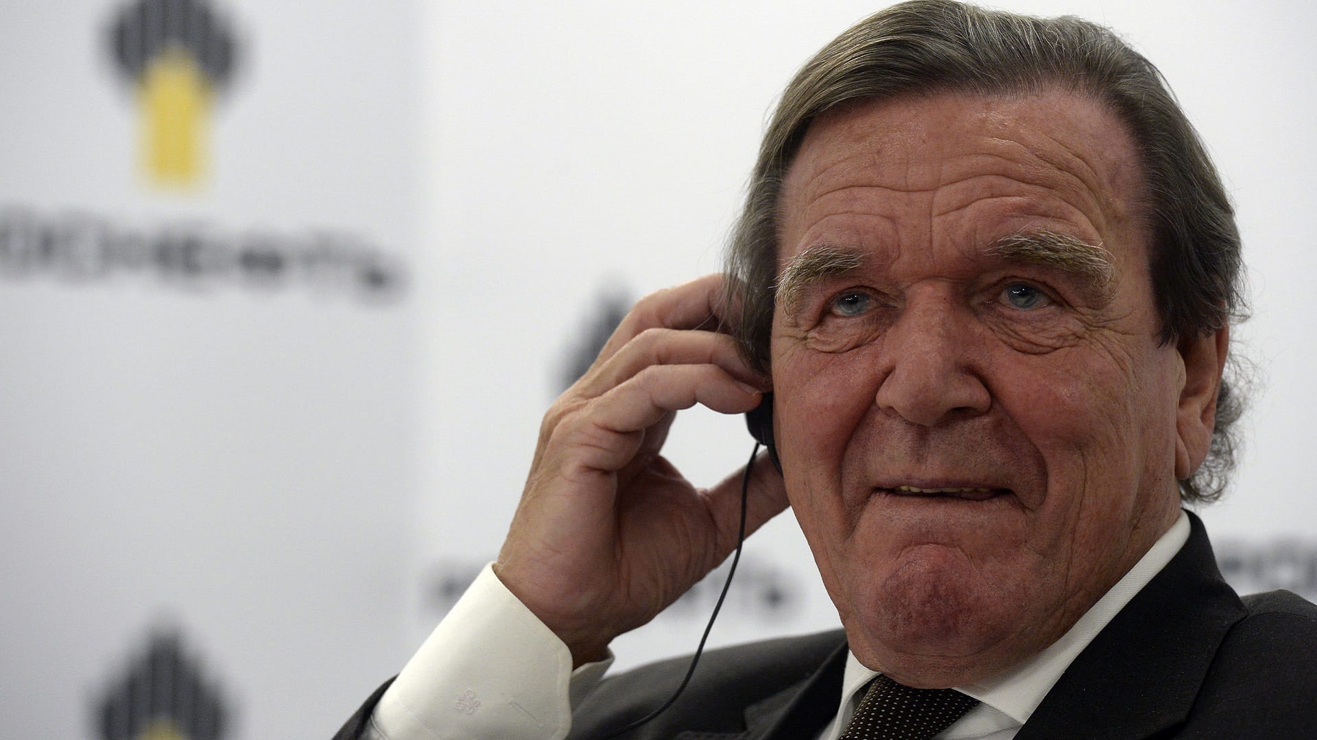 Image for the title: Pressure mounts on Germany's Schroeder over Russia ties 