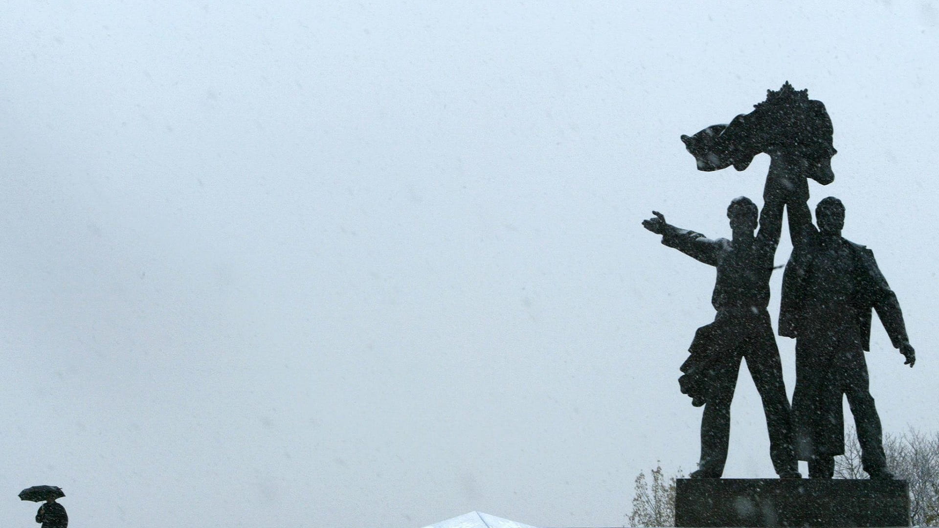 Image for the title: Kyiv razes Soviet monument to Ukraine-Russia friendship 