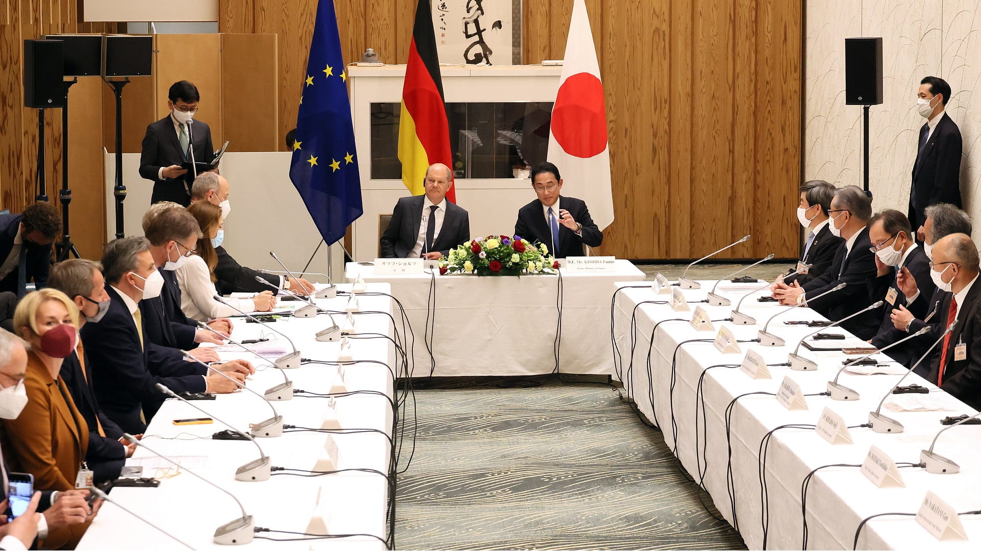 Image for the title: Germany's Scholz backs Ukraine weapons move on Japan trip 