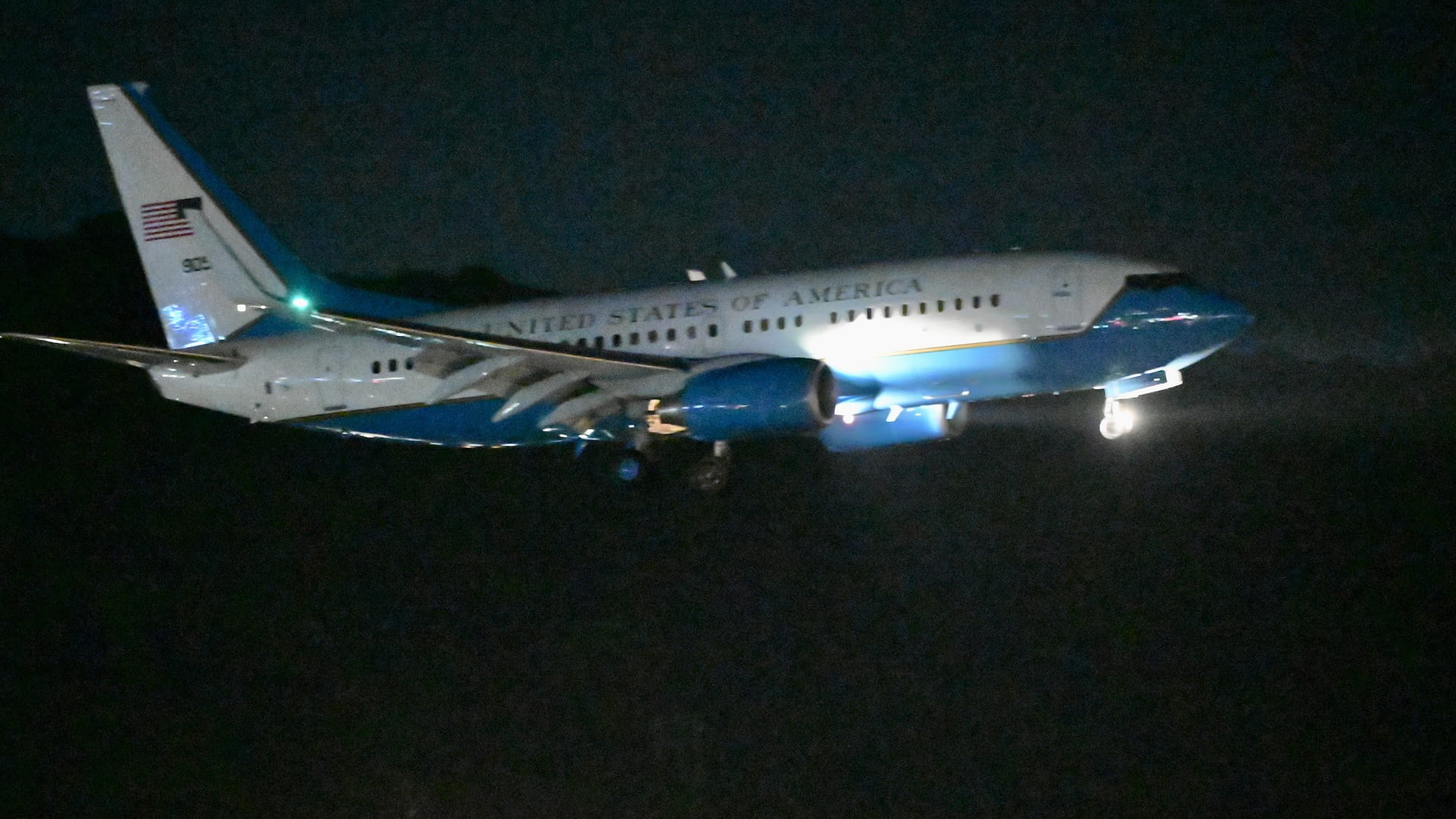 Image for the title: US House Speaker Pelosi lands in Taiwan 