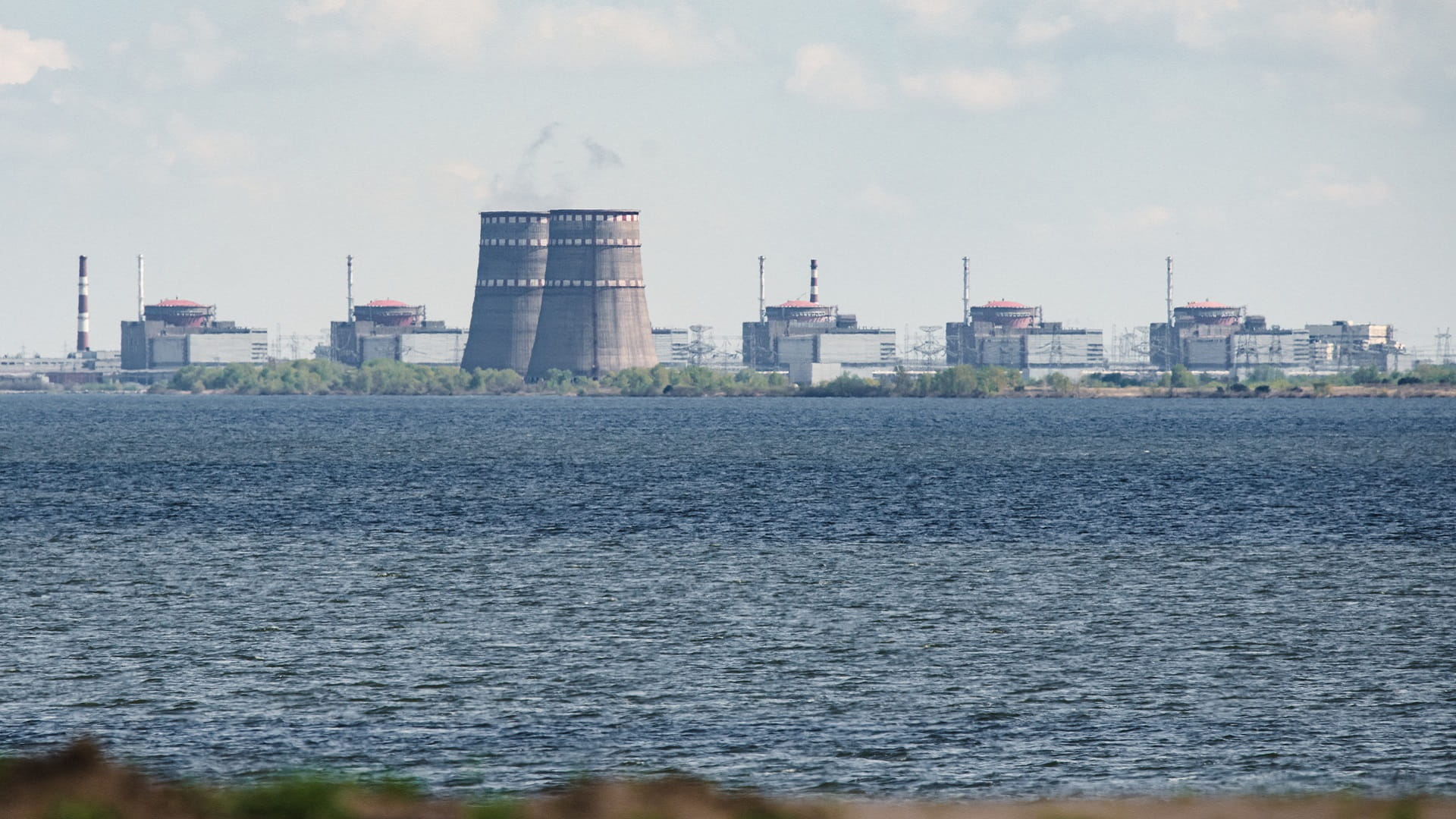 Image for the title: Ukraine: Strikes badly damaged parts of nuclear plant 