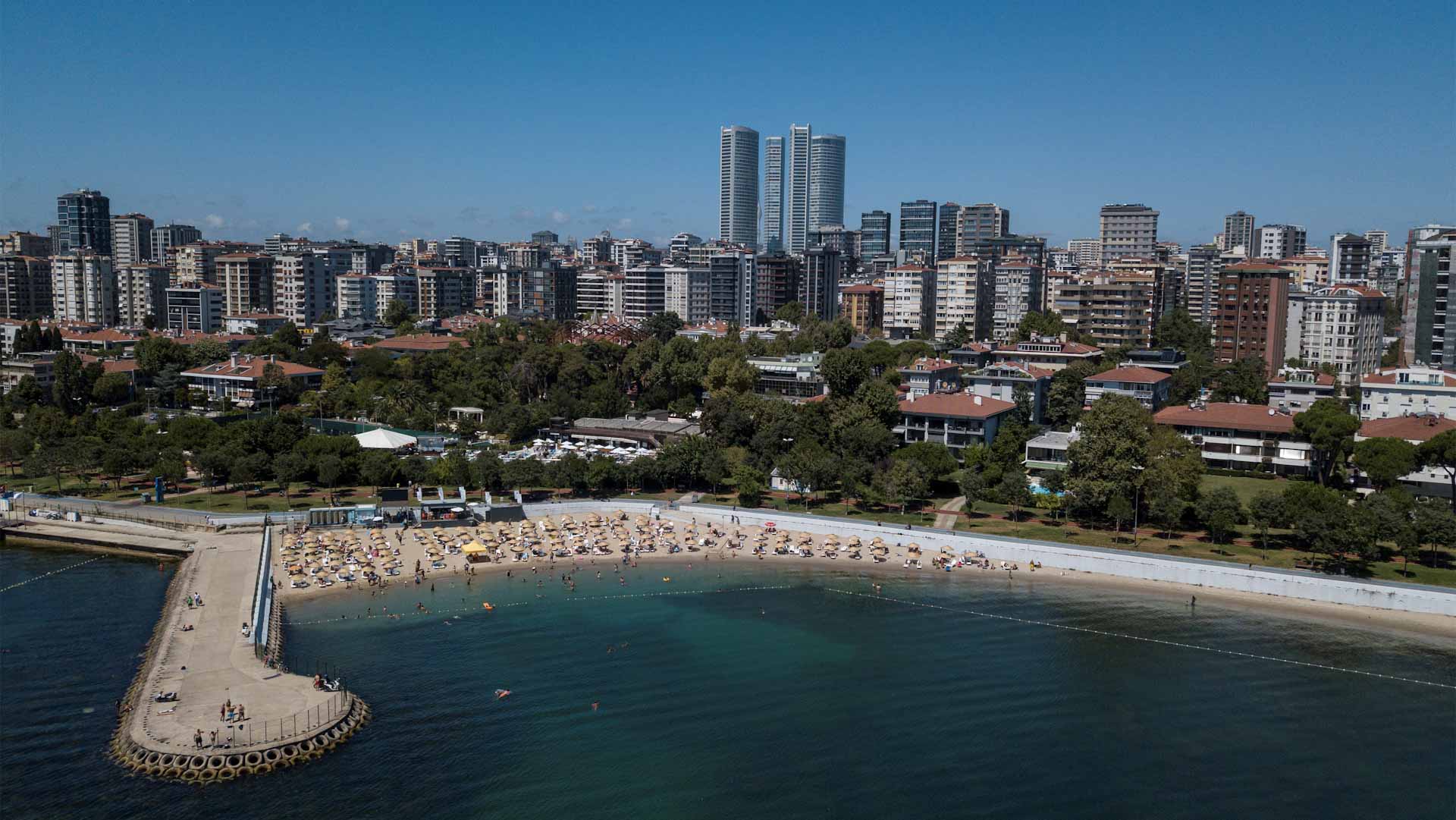 Image for the title: 'Not bad!': Swimming between continents in Istanbul 