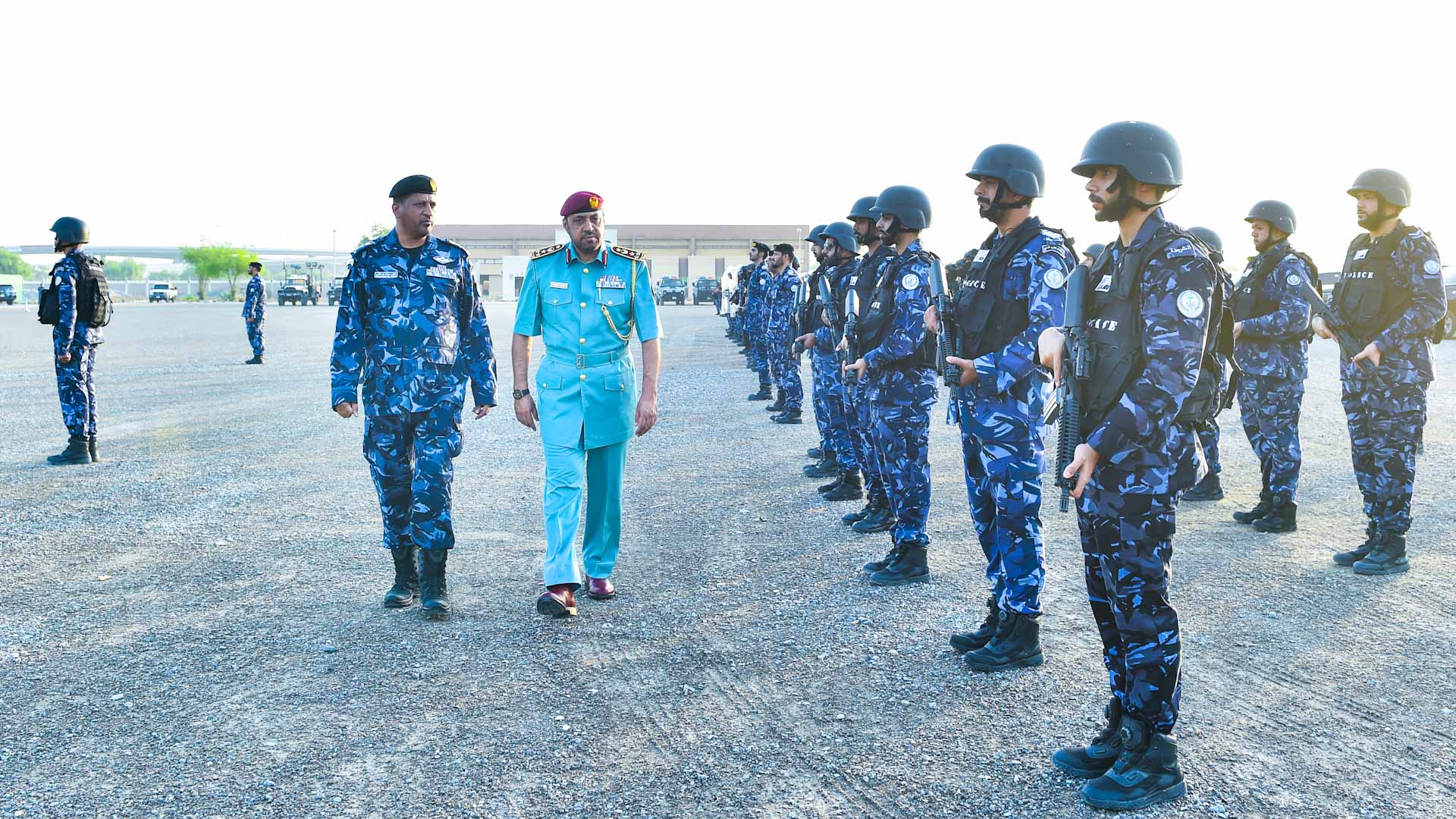 صورة بعنوان: العميد بن عامر يطلع علـى تجهيزات إدارة المهام الخاصة بشرطة الشارقة 