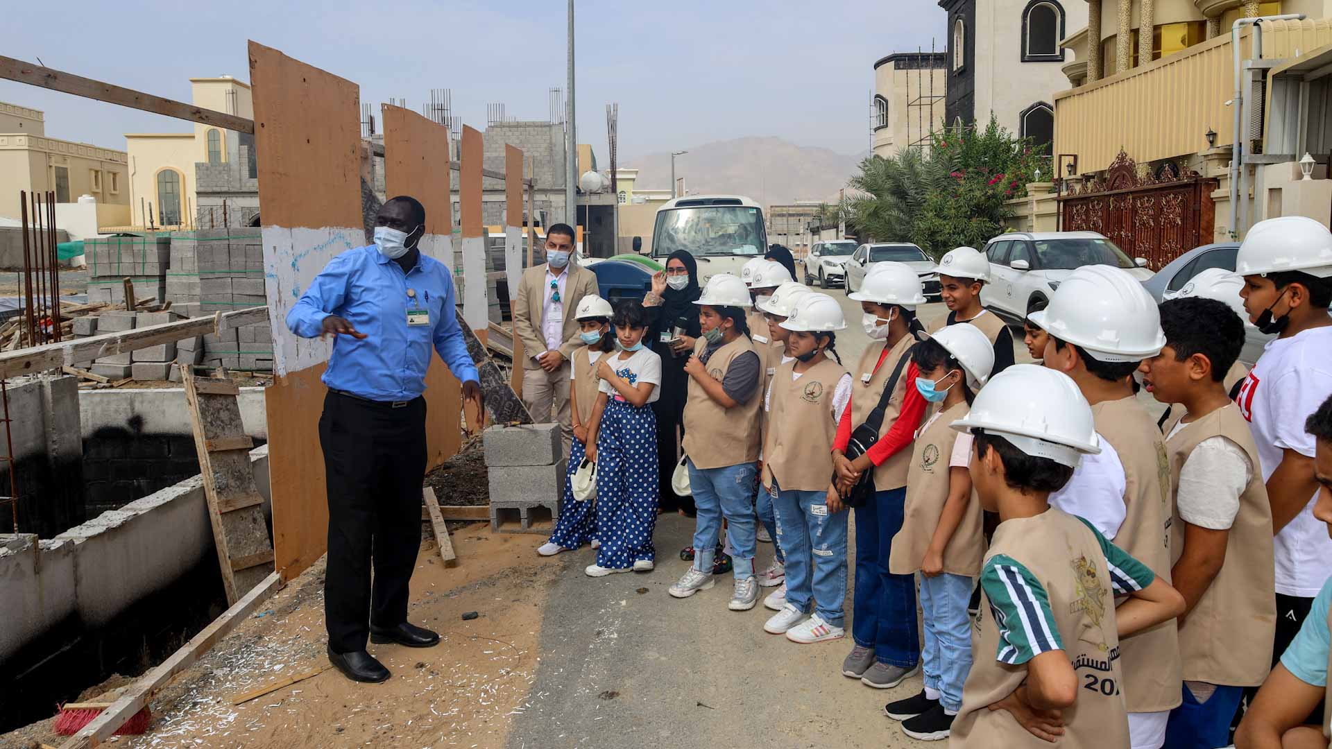 صورة بعنوان: بلدية مدينة دبا الحصن تنمي مهارات الطلبة بالمجال الهندسي  