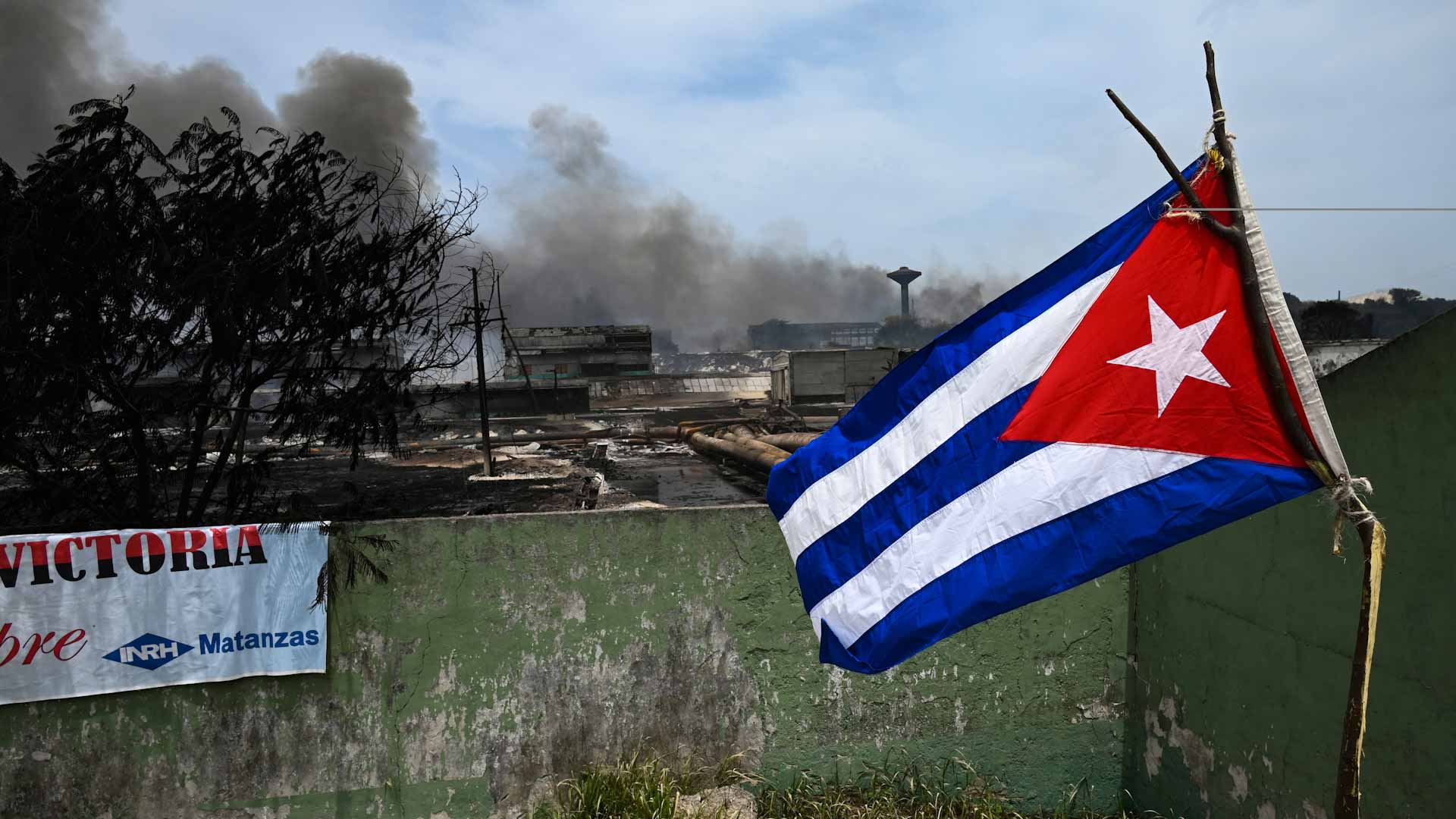 Image for the title: Cuba fuel depot blaze 'under control' 