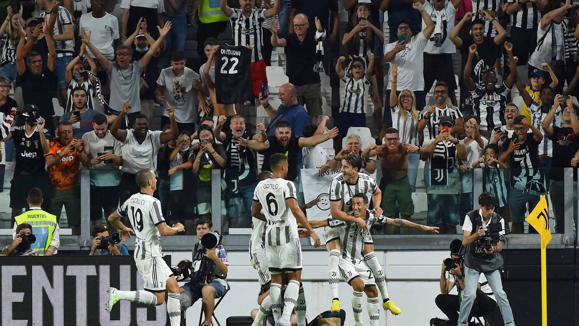 Image for the title: Vlahovic double earns Juventus 3-0 win over Sassuolo 