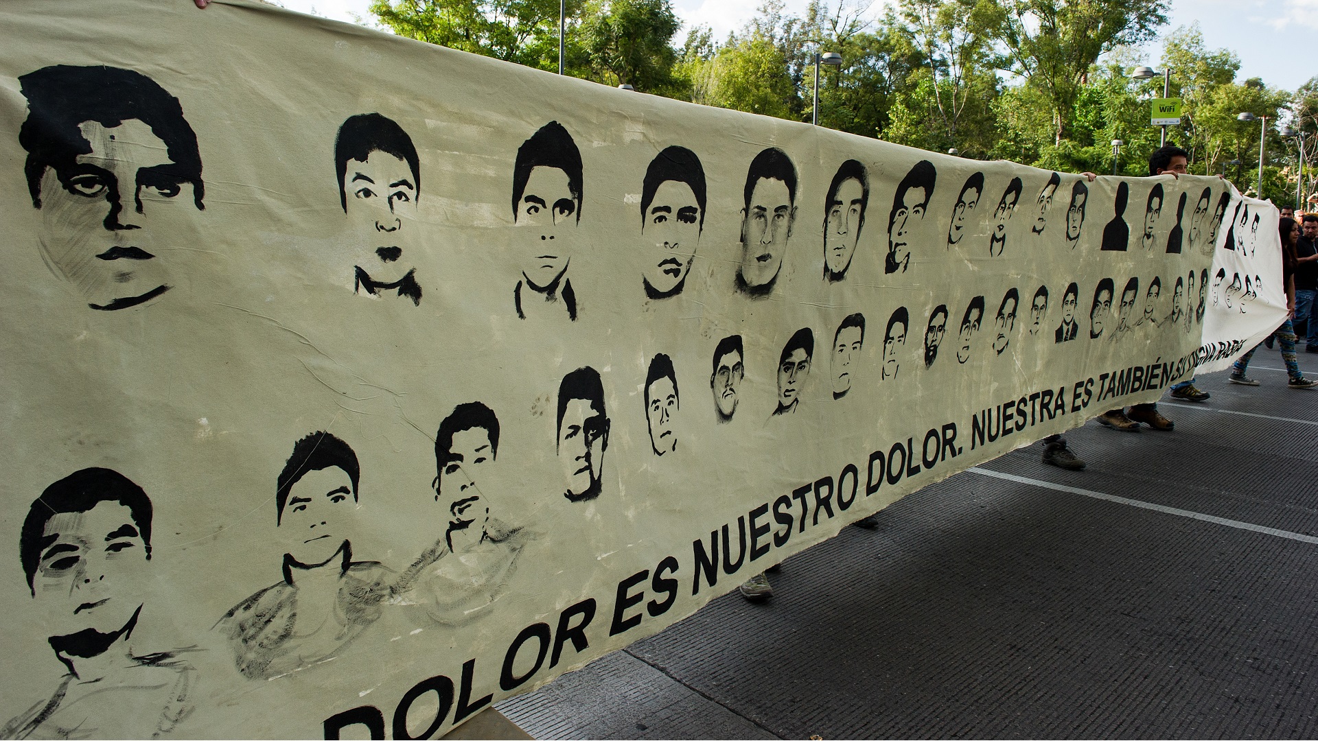 Image for the title: Mexico arrests ex-top pros. over disappearance of 43 students 