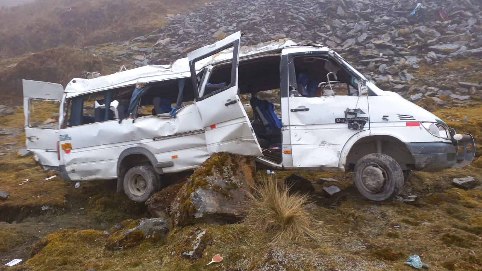 Image for the title: Four tourists die in bus crash after Machu Picchu visit 