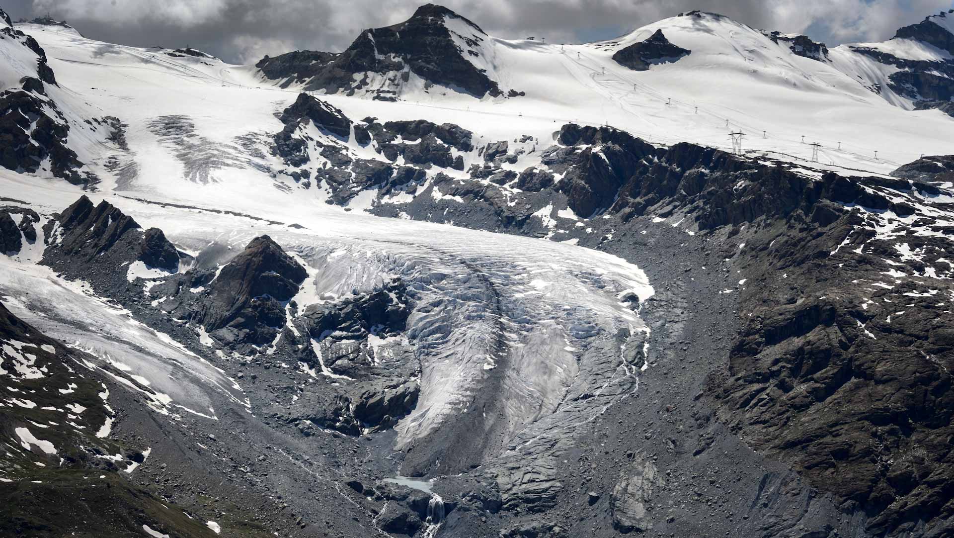 Image for the title: Swiss glaciers shrink in half since 1931: study 