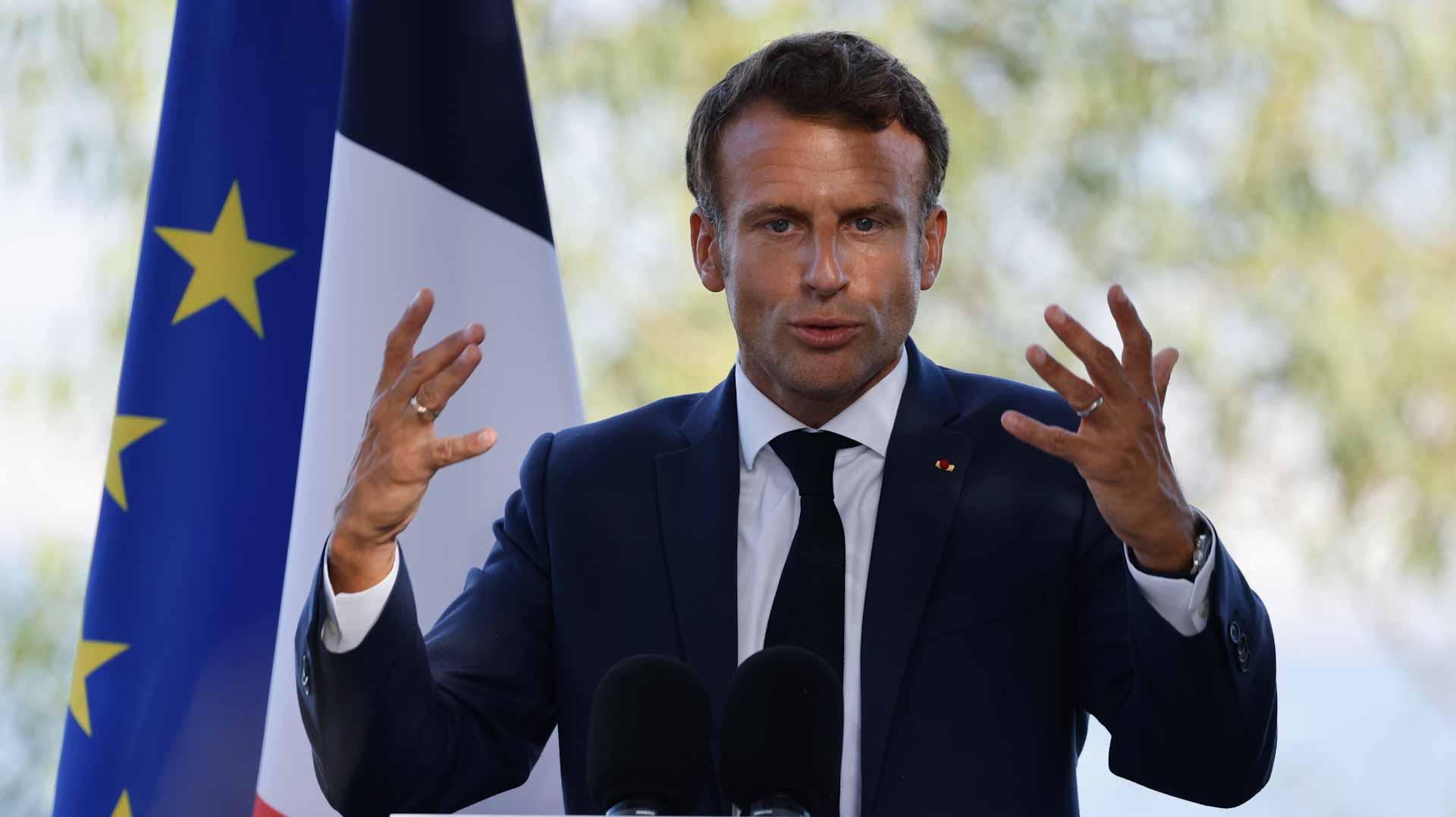 Image for the title: Macron calls for 'new pact' with Algeria in reconciliation visit 