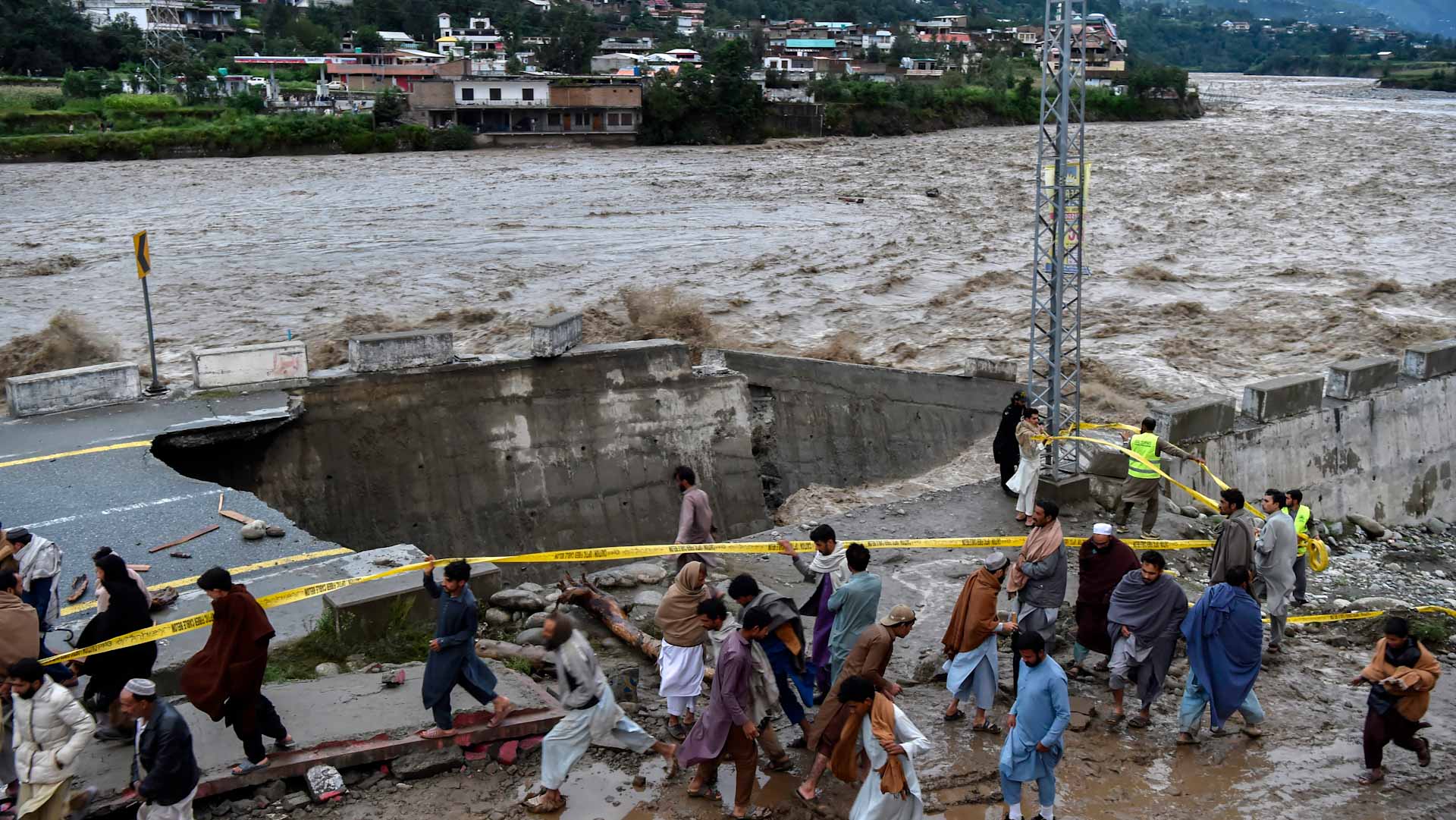 Image for the title: Pakistan monsoon flooding death toll tops 1,000 