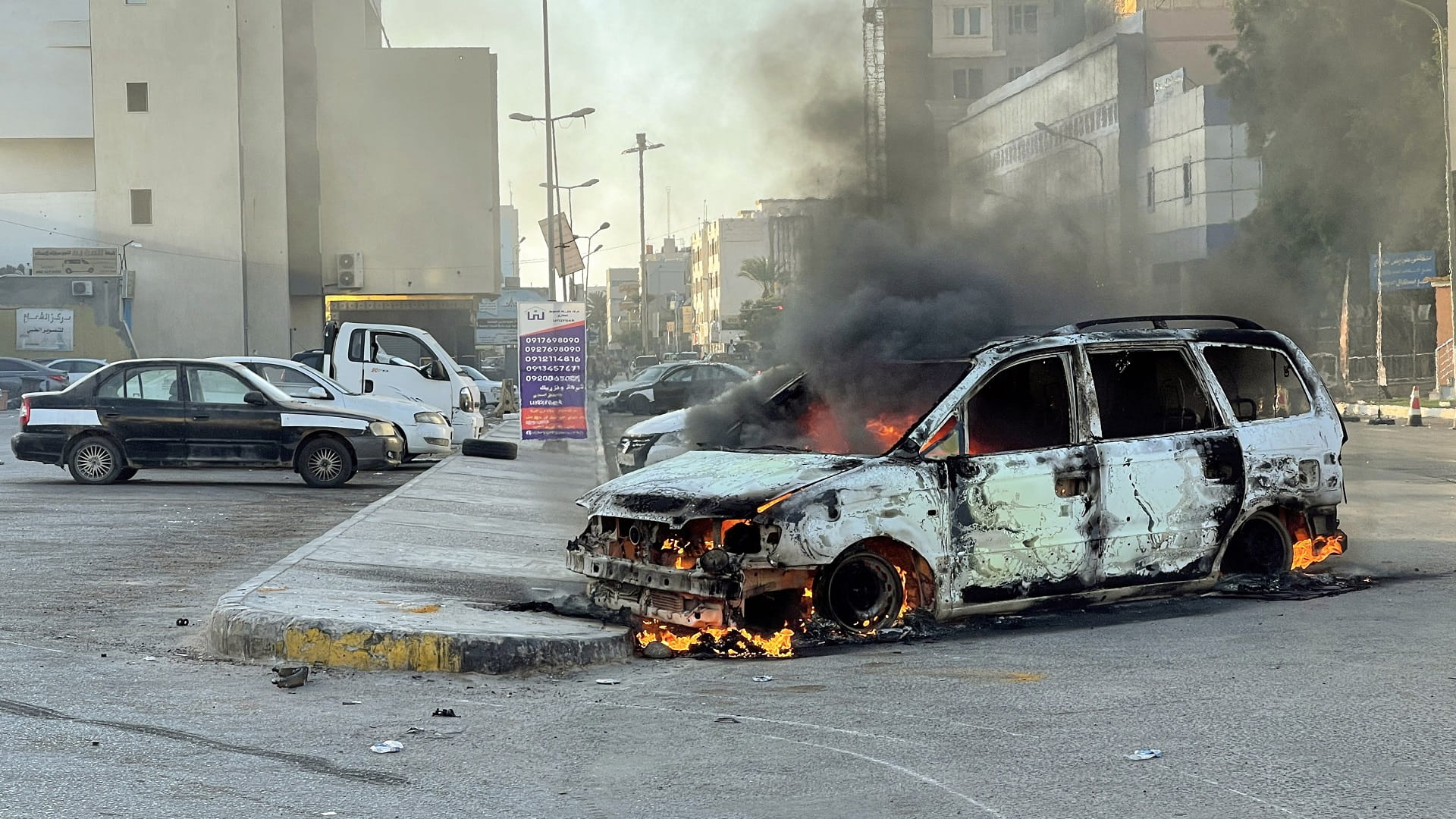 صورة بعنوان: العاصمة الليبية تشهد هدوءاً حذراً بعد مقتل 32 في اشتباكات 