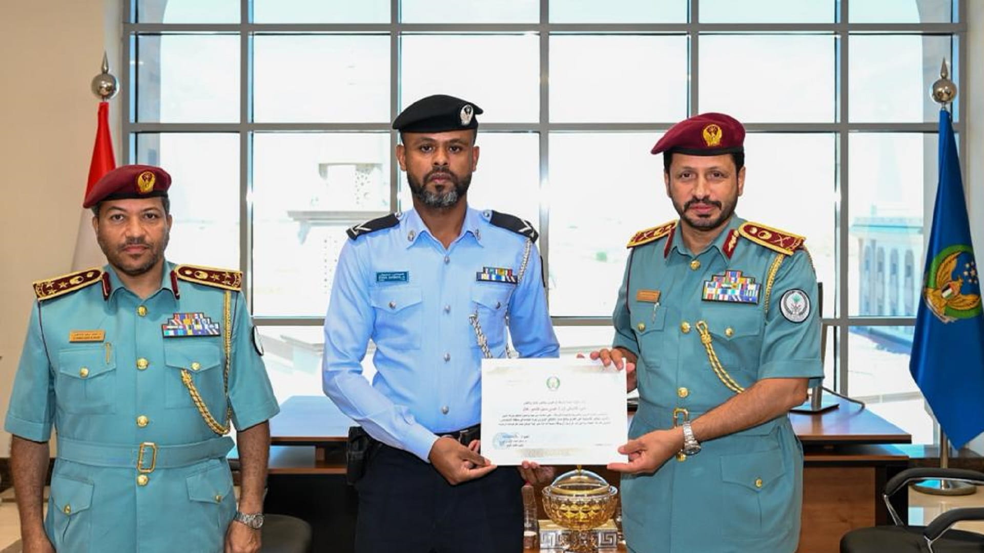 Image for the title: Al Shamsi honors an employee for his high traffic sense 