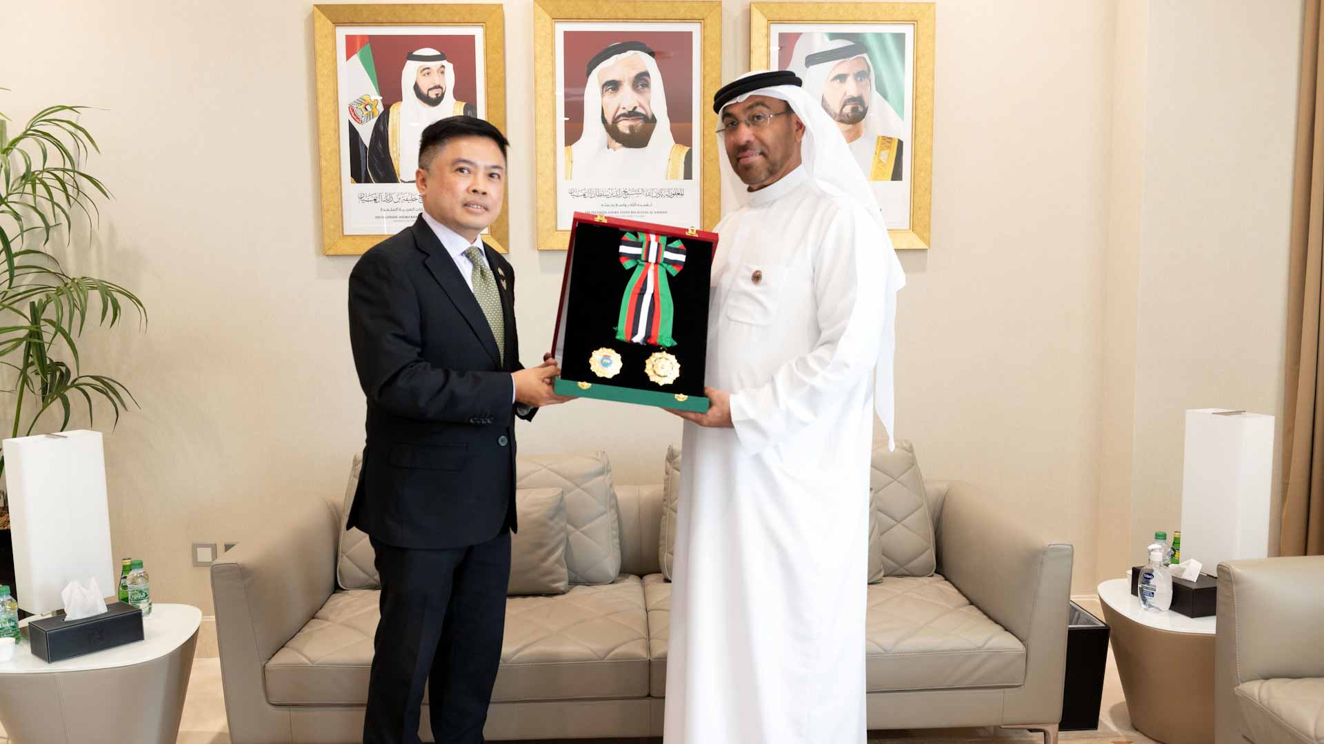 Image for the title: UAE President grants Thai Amb. Medal of Ind. of First Order 