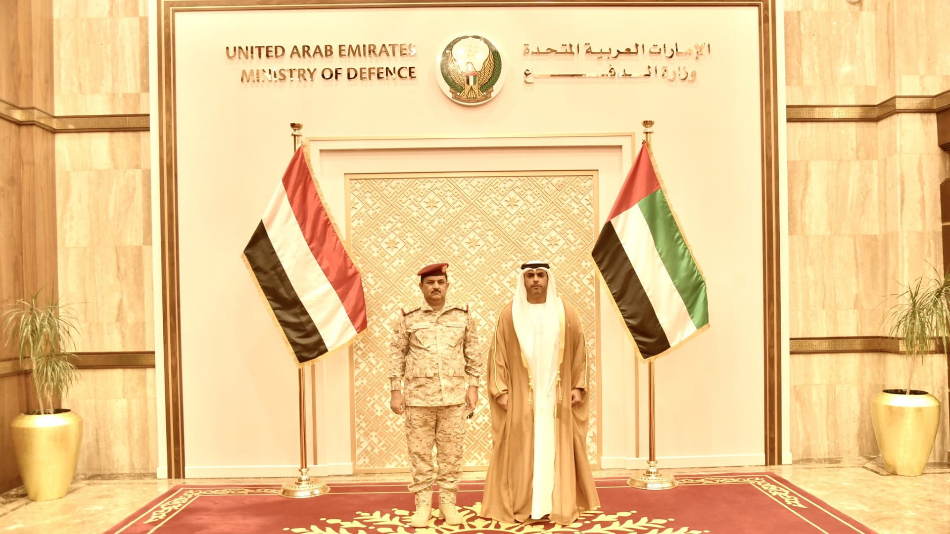 صورة بعنوان: وزير العدل يبحث التعاون مع وزير الدفاع اليمني 