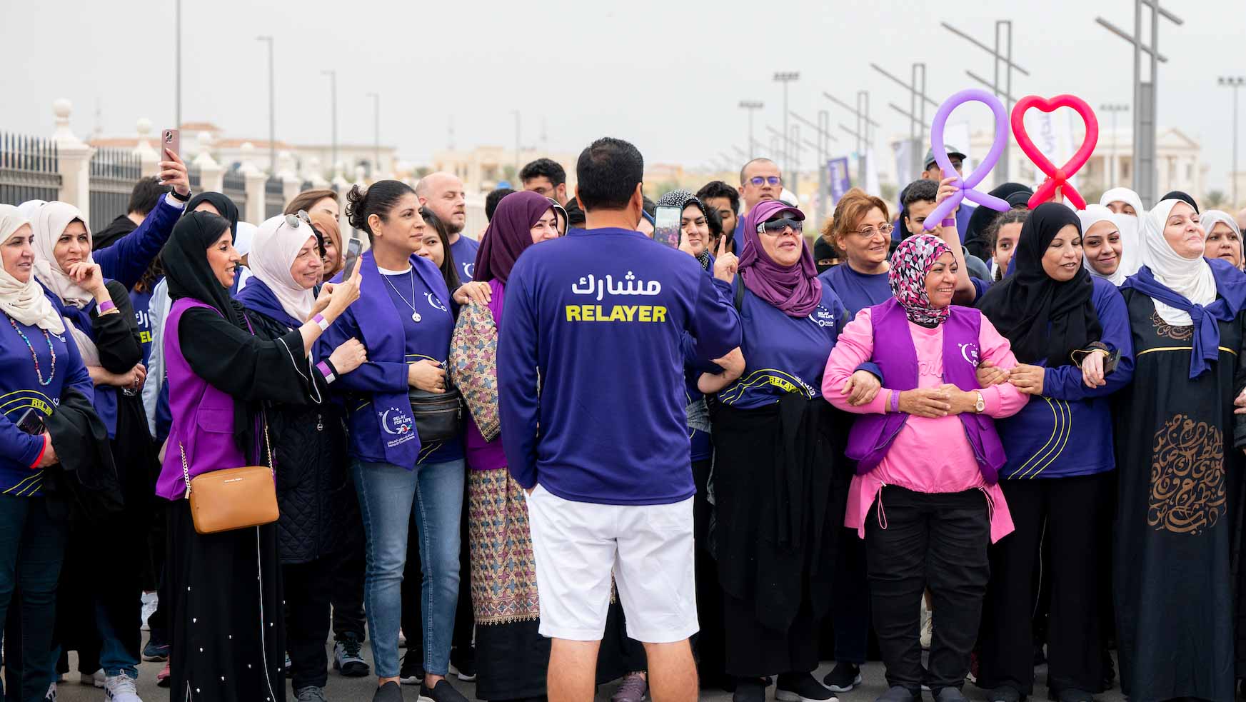 صورة بعنوان: "أصدقاء مرضى السرطان" تجمع كل أفراد الأسرة في مسيرة "لنحيا"  