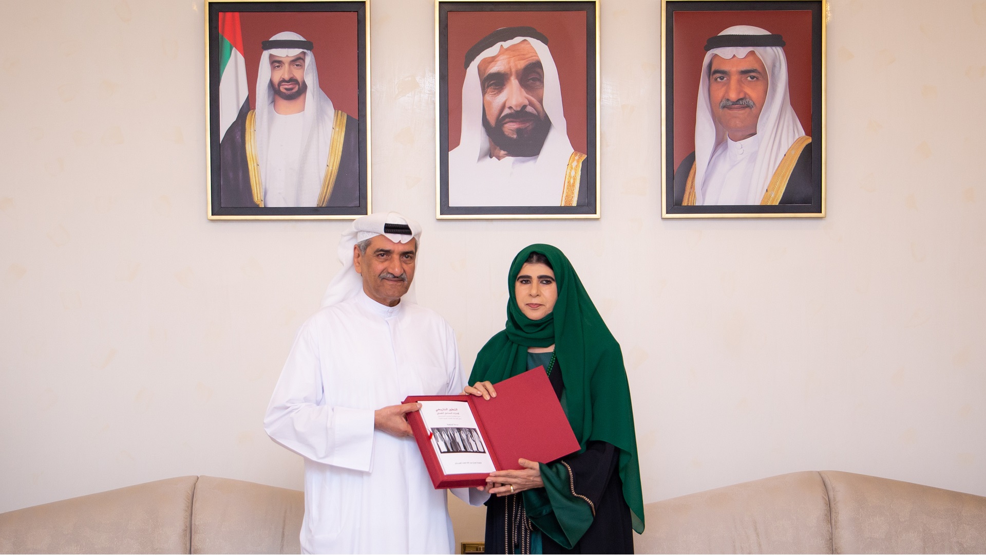 Image for the title: Fujairah Ruler receives copy of history of the Arabian Gulf book 