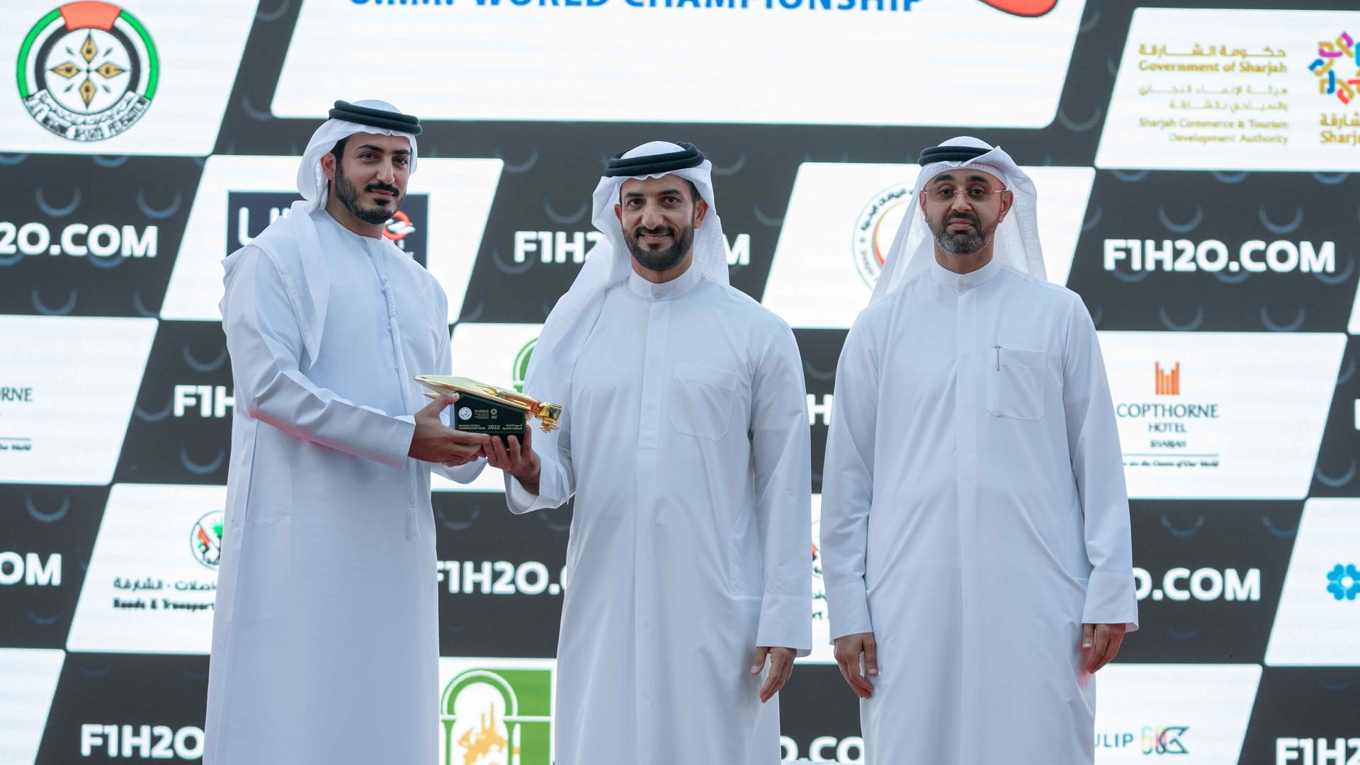 Image for the title: Sultan bin Ahmed Al Qasimi crowns F1H2O UIM World Champions 