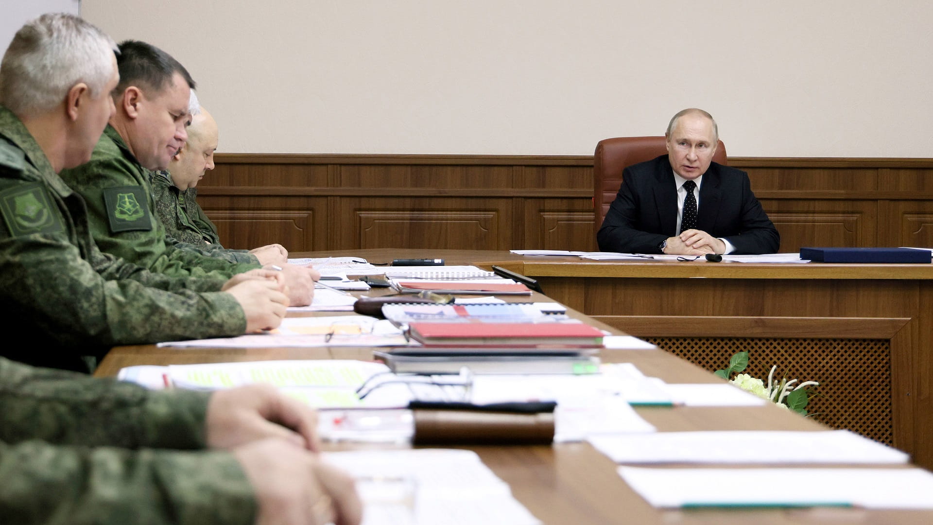 Image for the title: Putin meets top military brass to discuss Ukraine strategy 