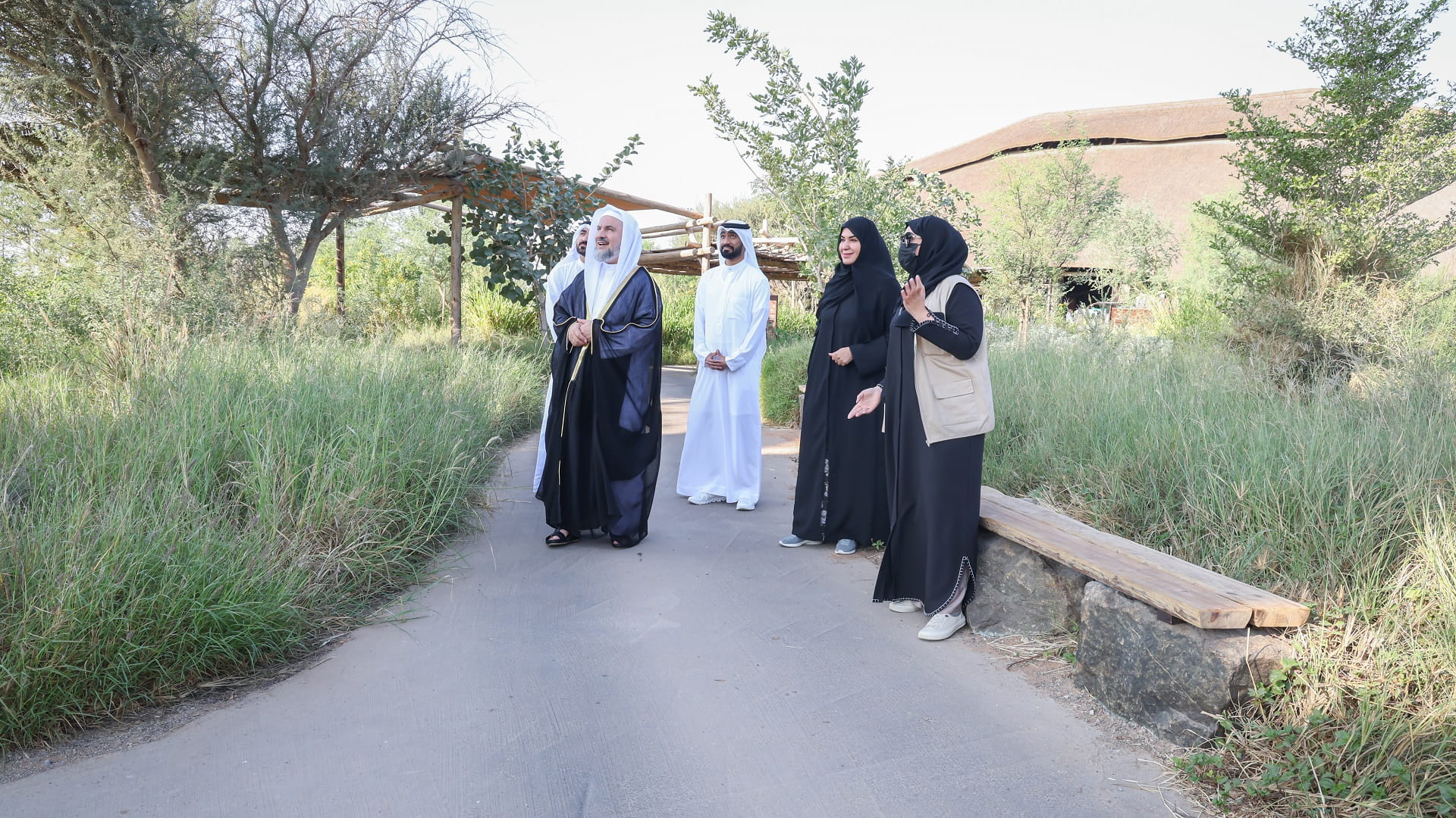 صورة بعنوان: أمين عام وموظفو مجمع القرآن الكريم يطلعون على سفاري الشارقة 