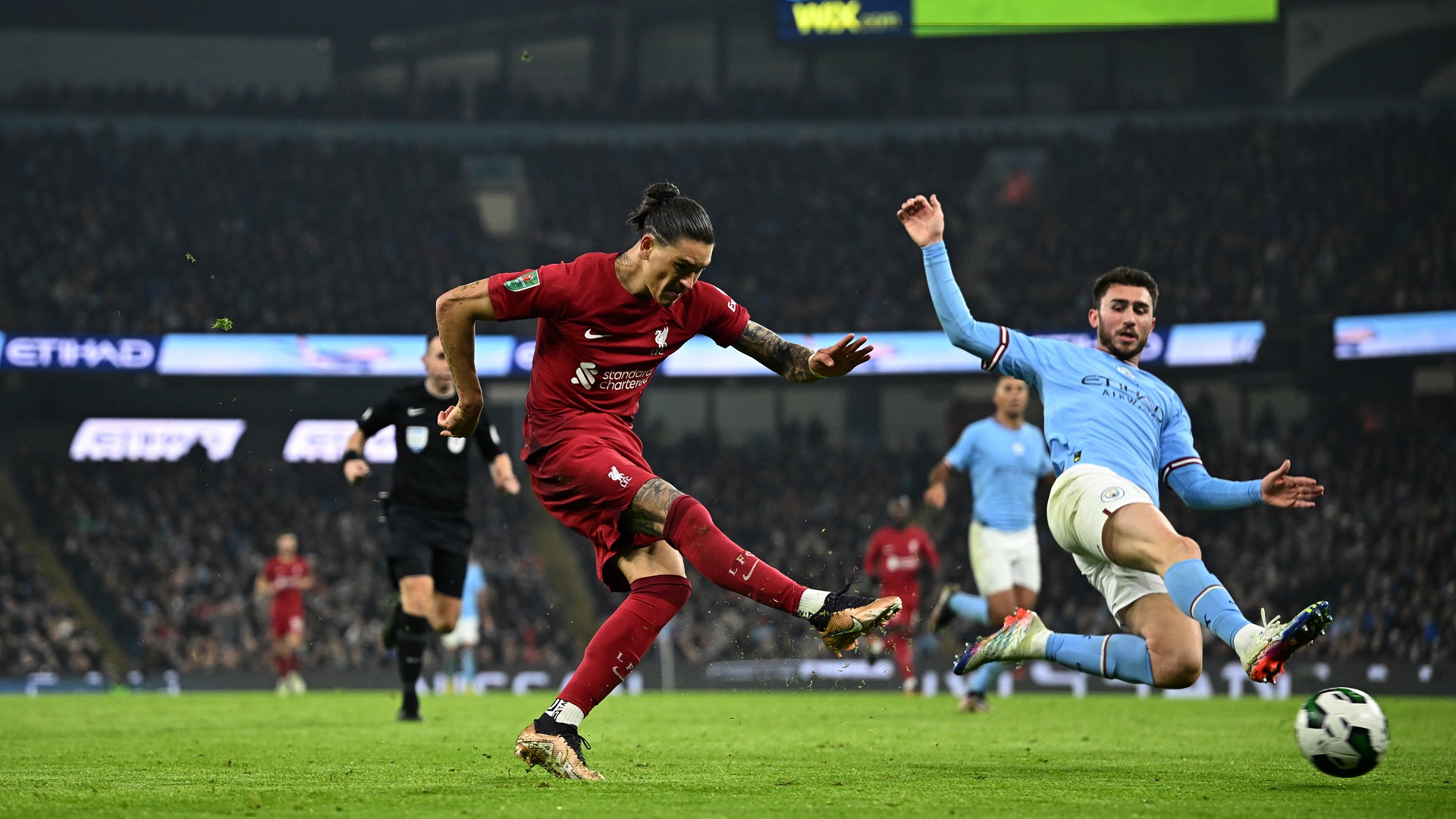 Image for the title: Manchester City defeat Liverpool 3-2 at Carabao Cup 