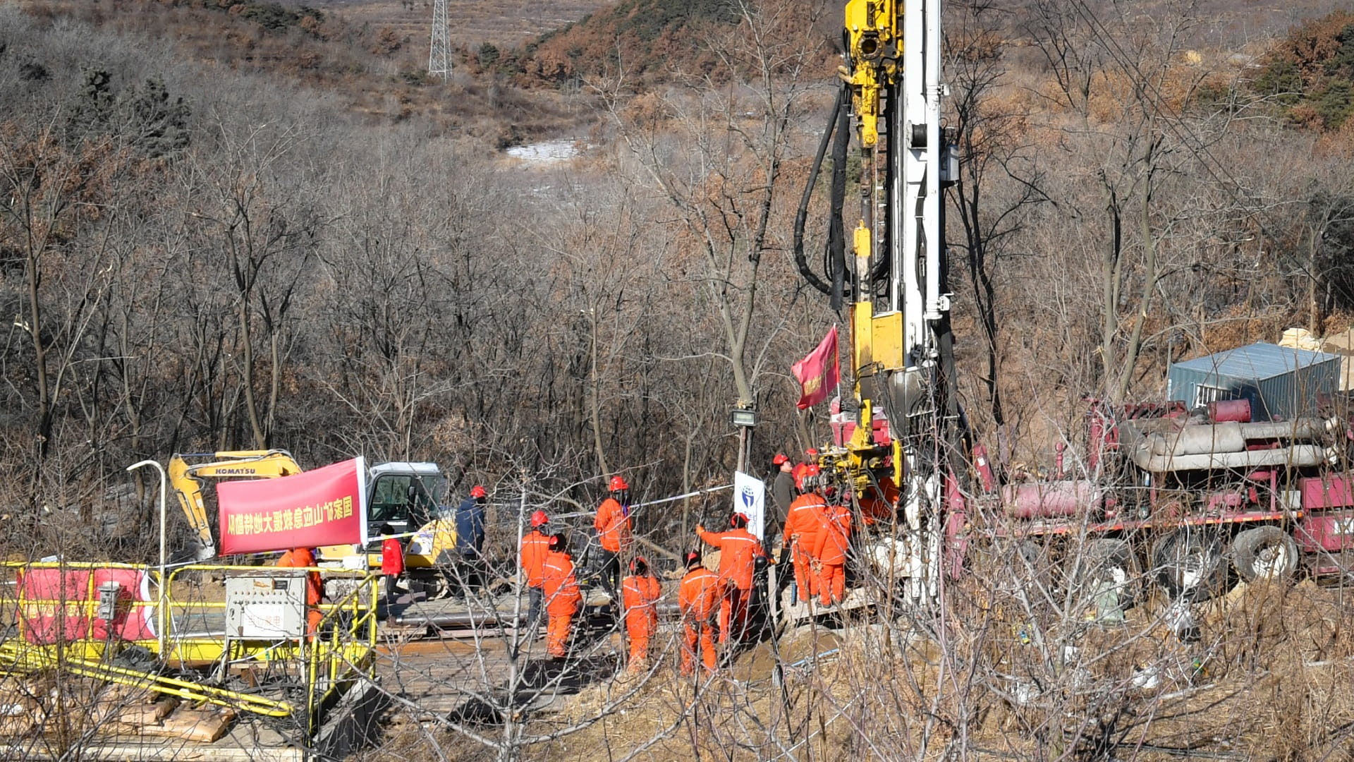 Image for the title: Eighteen trapped in Xinjiang gold mine collapse 