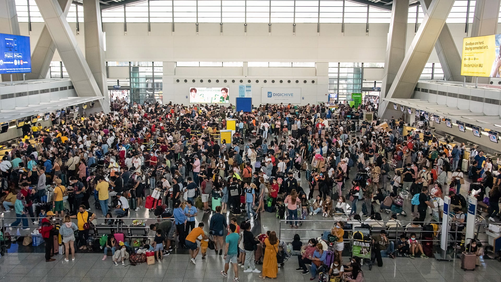 Image for the title: Thousands stranded at Philippine airports due to technical glitch 