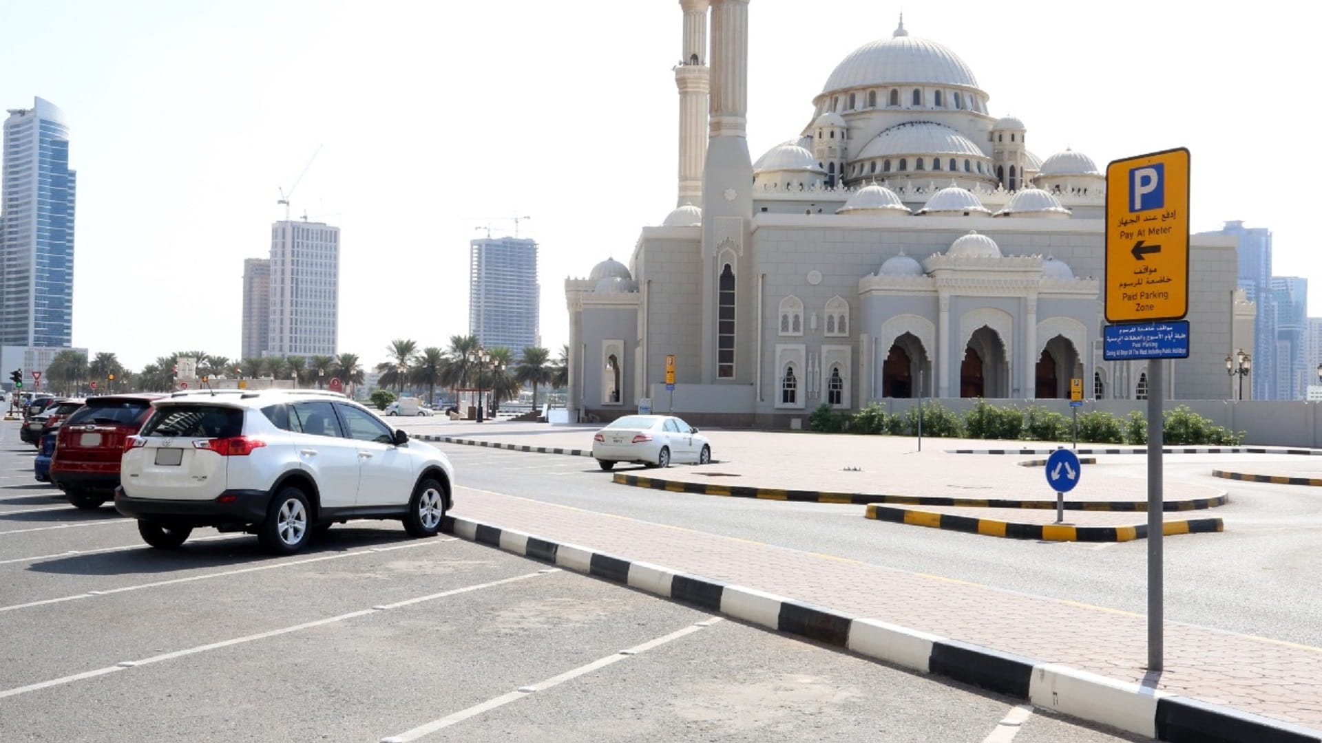 صورة بعنوان: بلدية الشارقة تعفي مستخدمي المواقف العامة من الرسوم غداً  