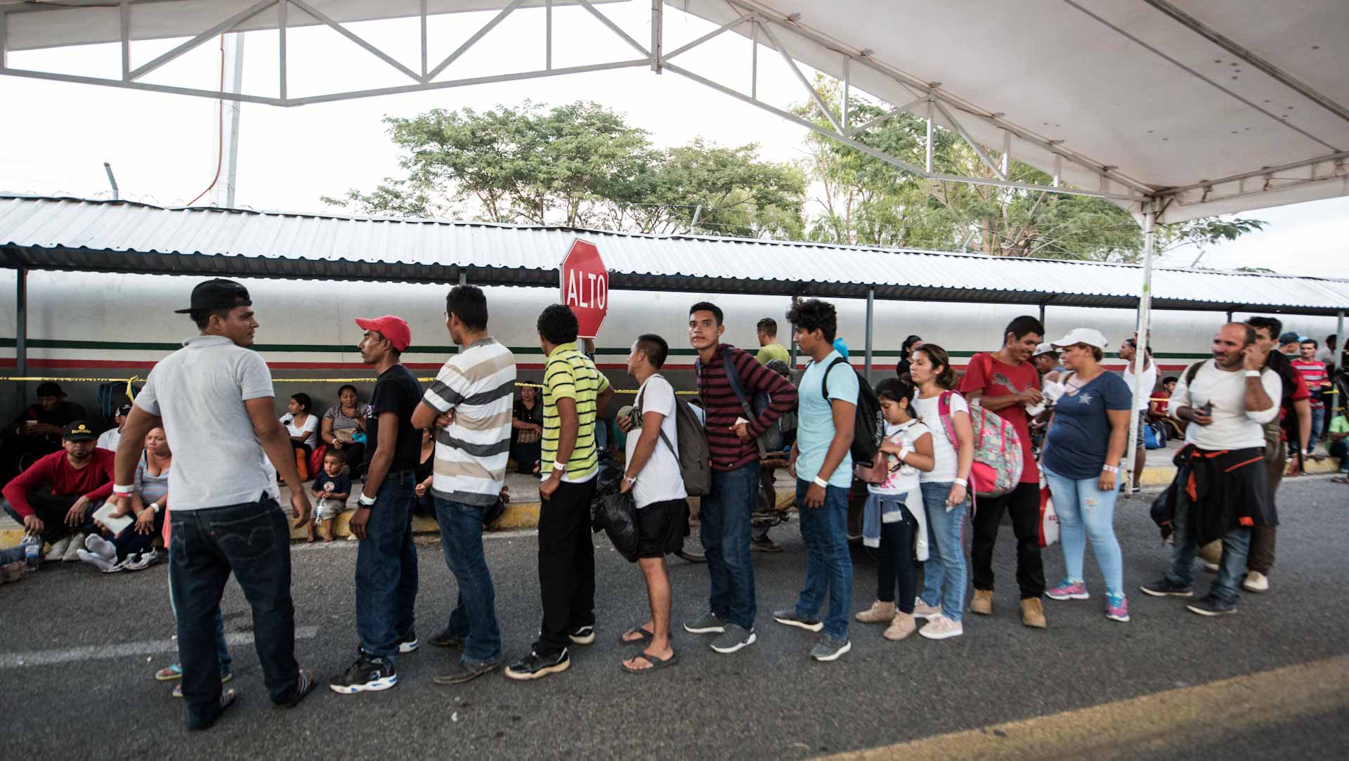 Image for the title: Protesting migrants in SMexico threaten to form new caravan 