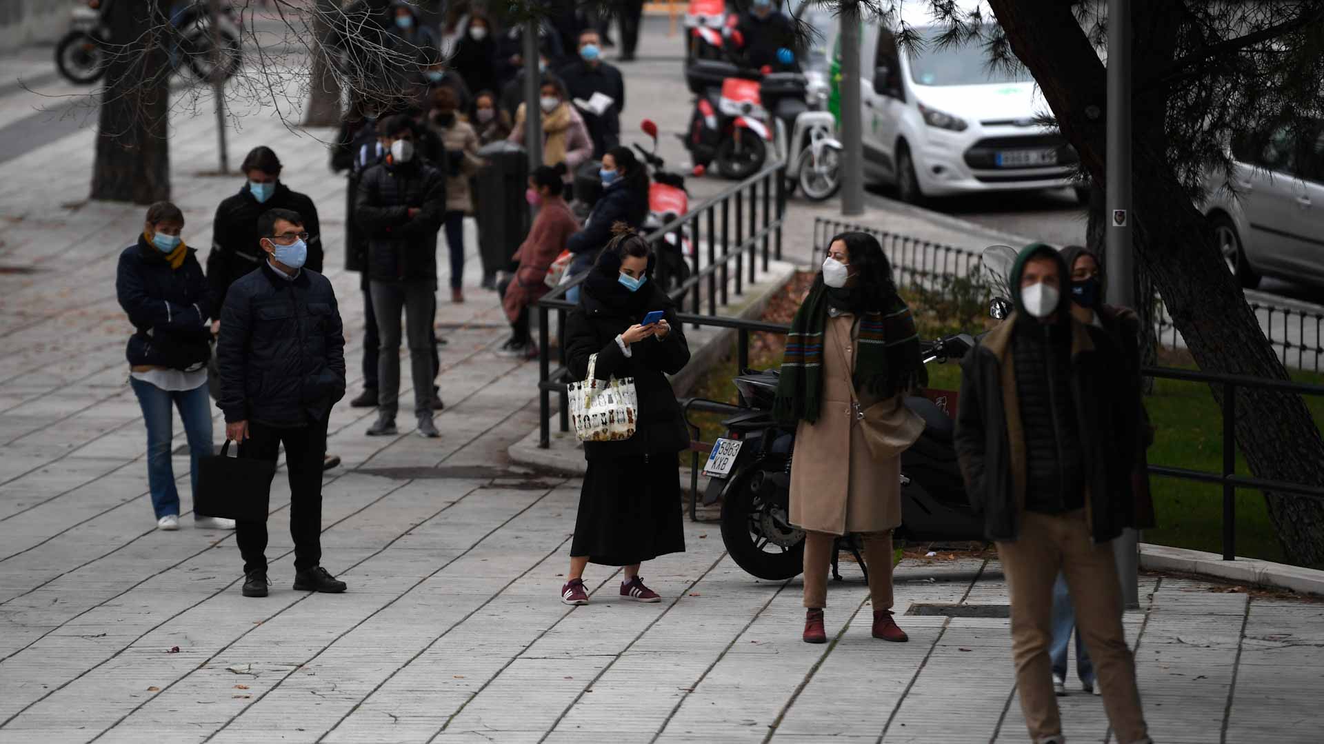 Image for the title: Spain to drop obligatory use of masks outdoors 