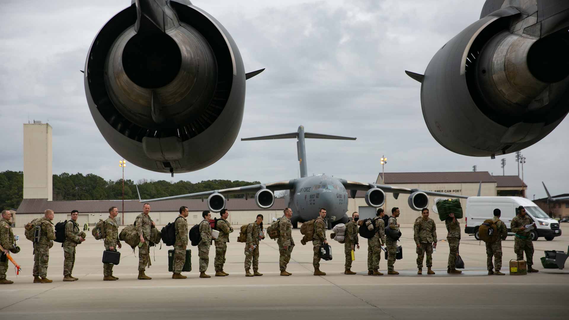 Image for the title: US troop reinforcements arrive in Poland 