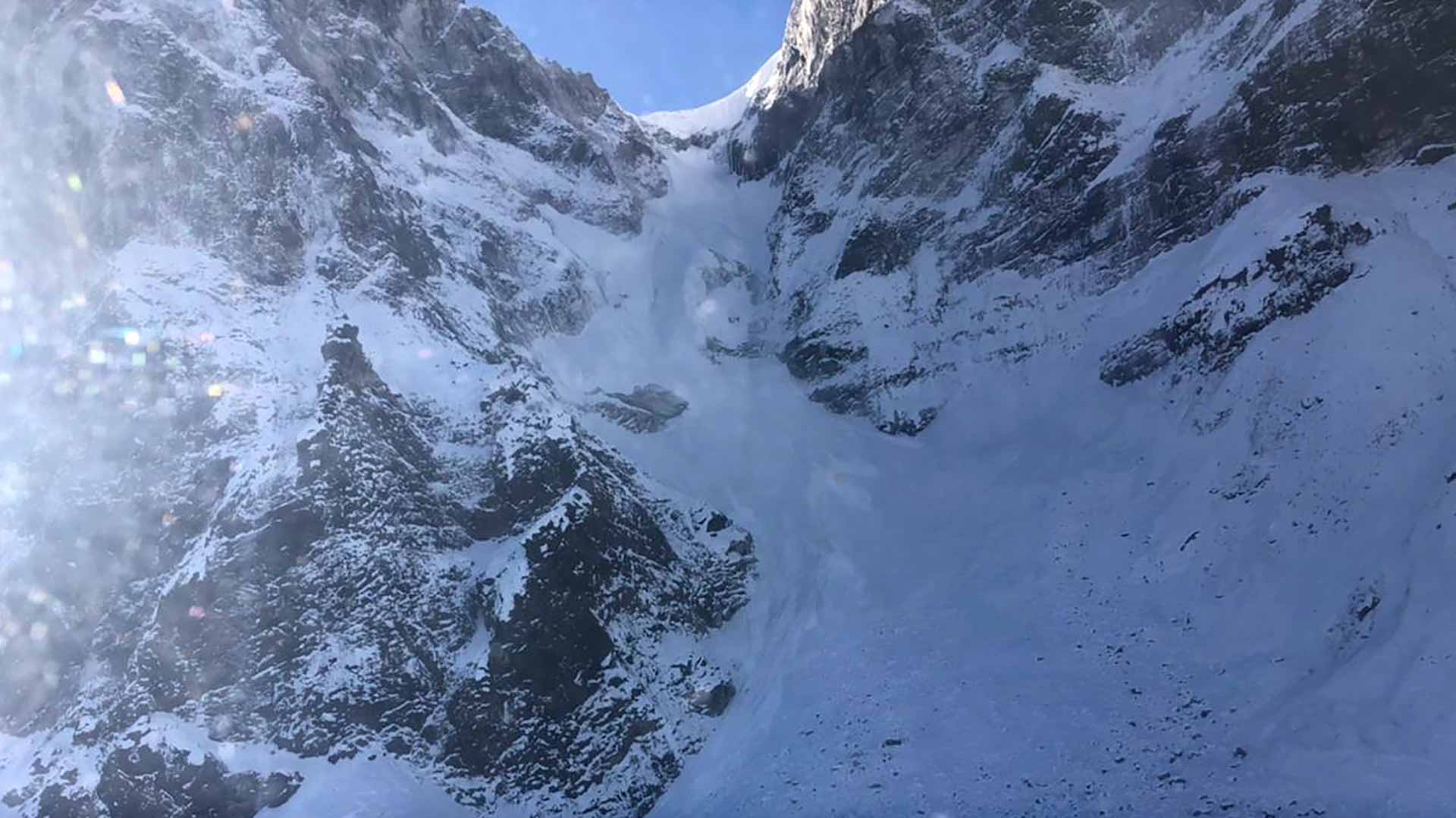 Image for the title: Everest's highest glacier rapidly losing ice: study 