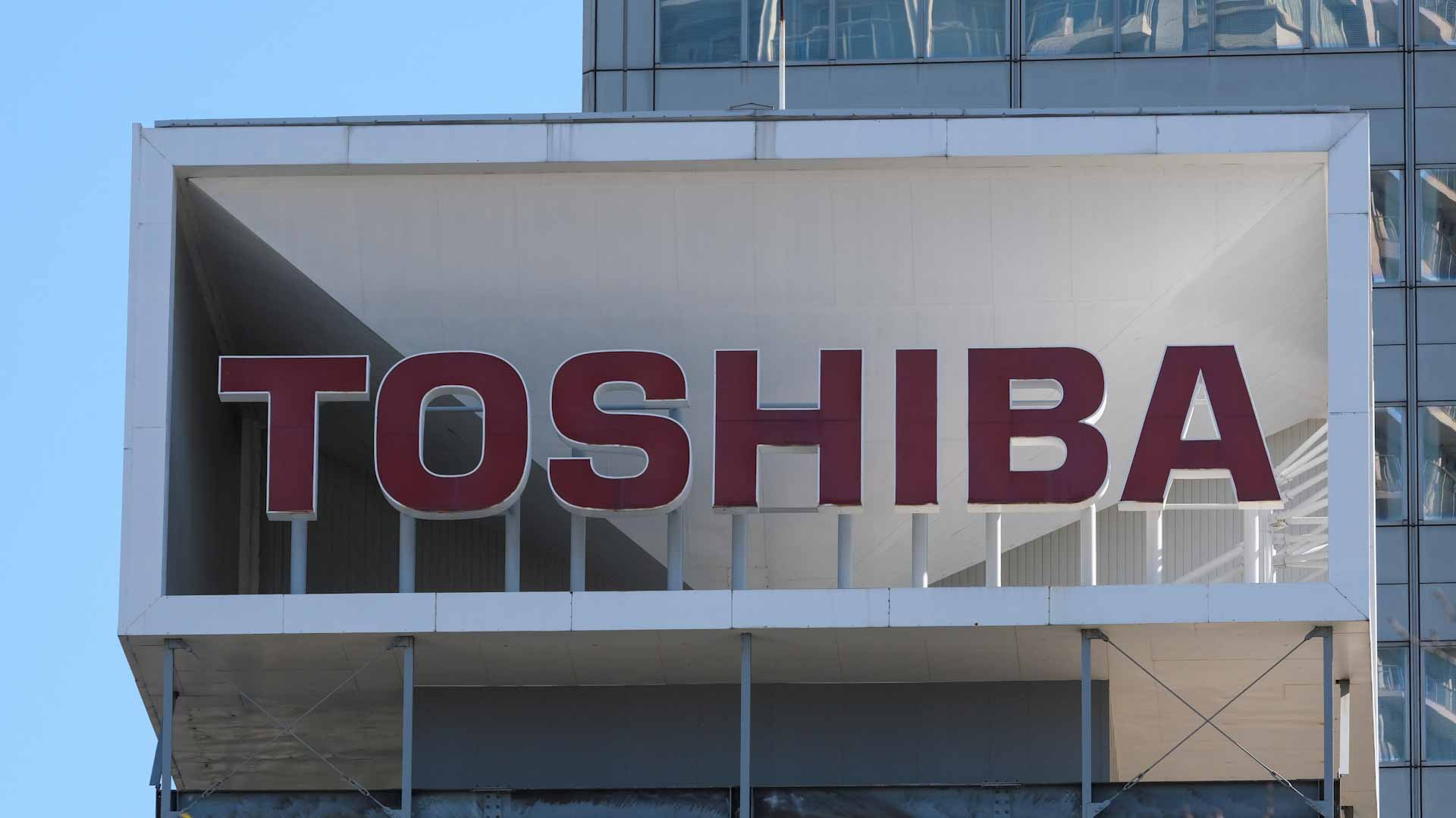 Image for the title: Toshiba unveils new plan to split into two companies 