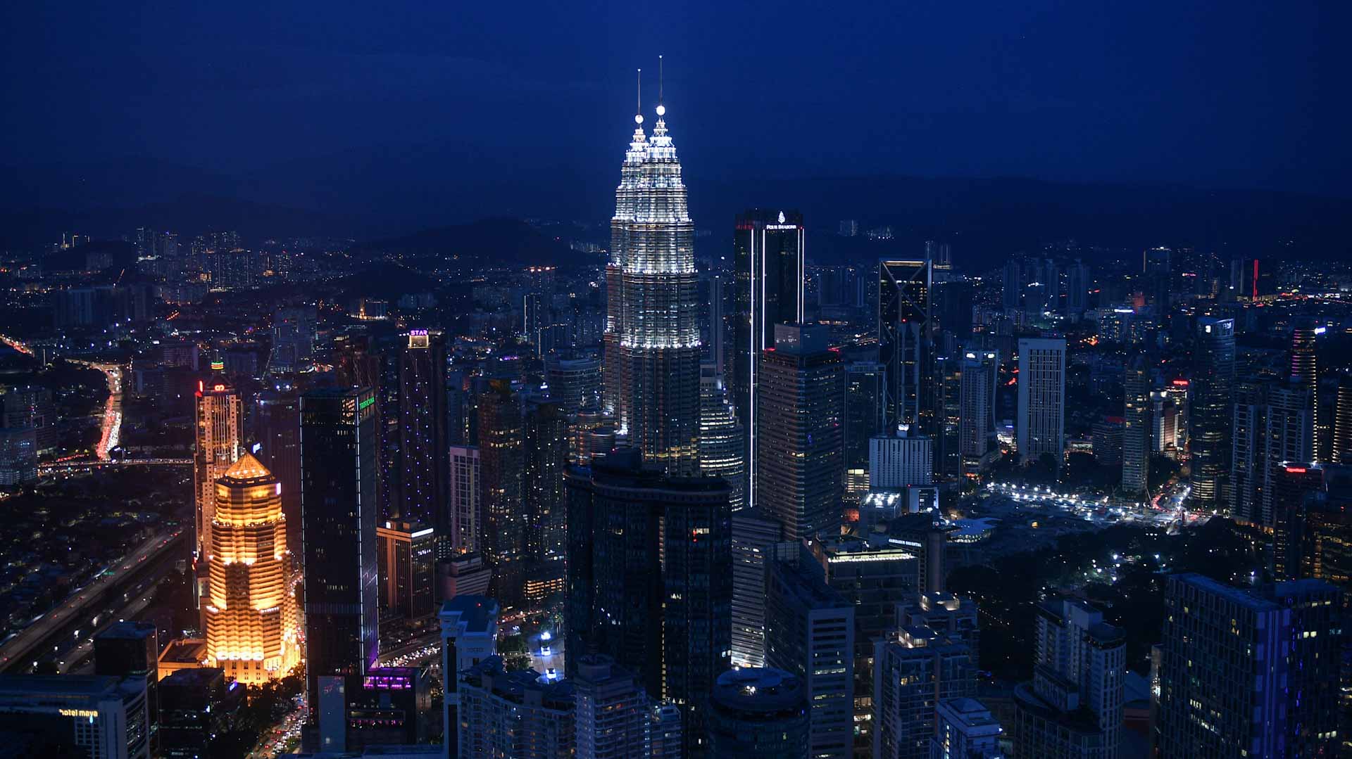 Image for the title: Malaysia COVID-19 panel recommends full border reopening in March 