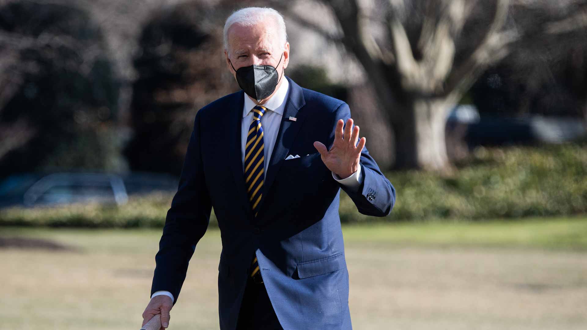 Image for the title: Biden urges Americans to leave Ukraine 