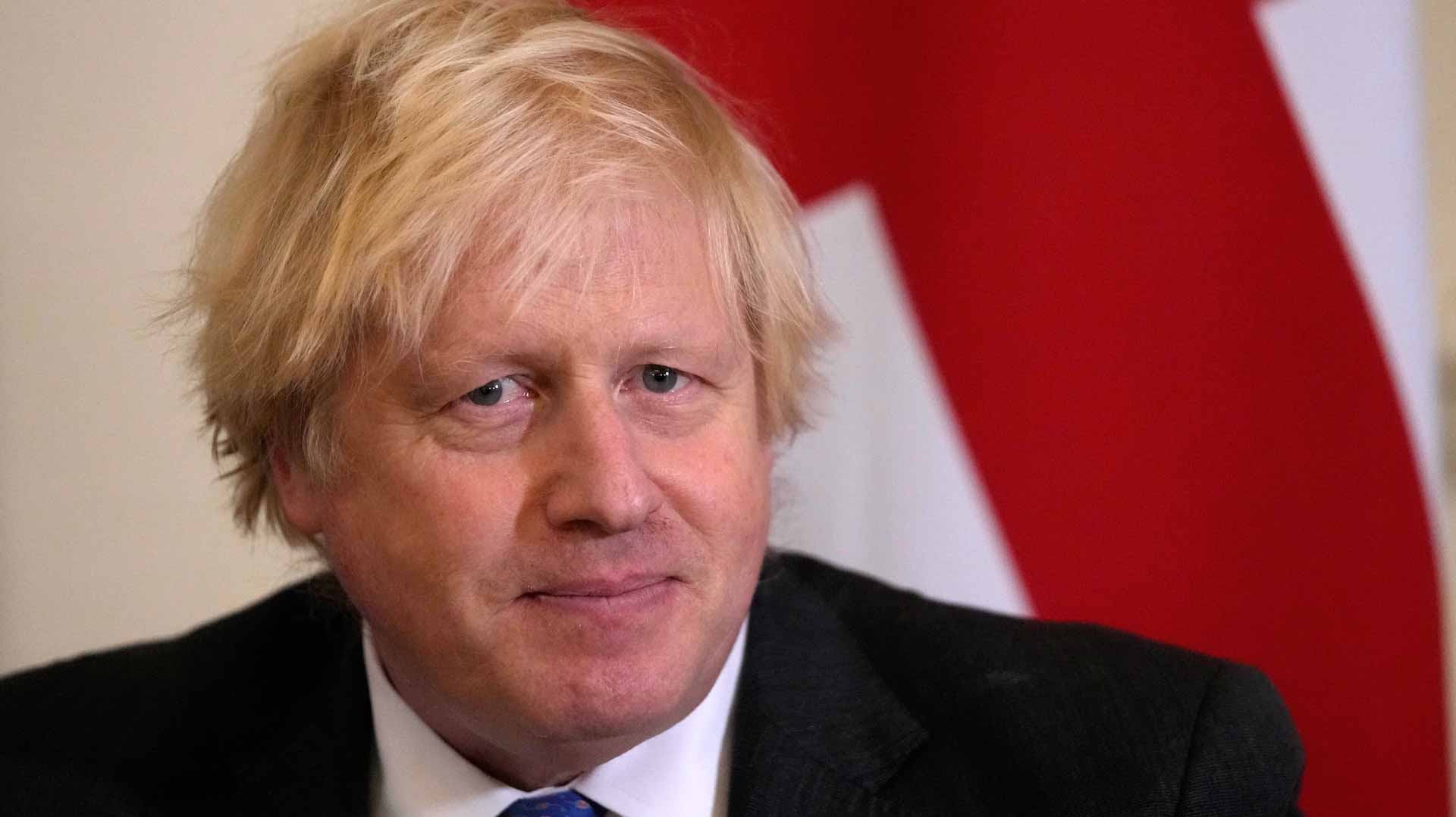 Image for the title: Johnson to warn Putin as he bids to be leader of Eur solidarity 