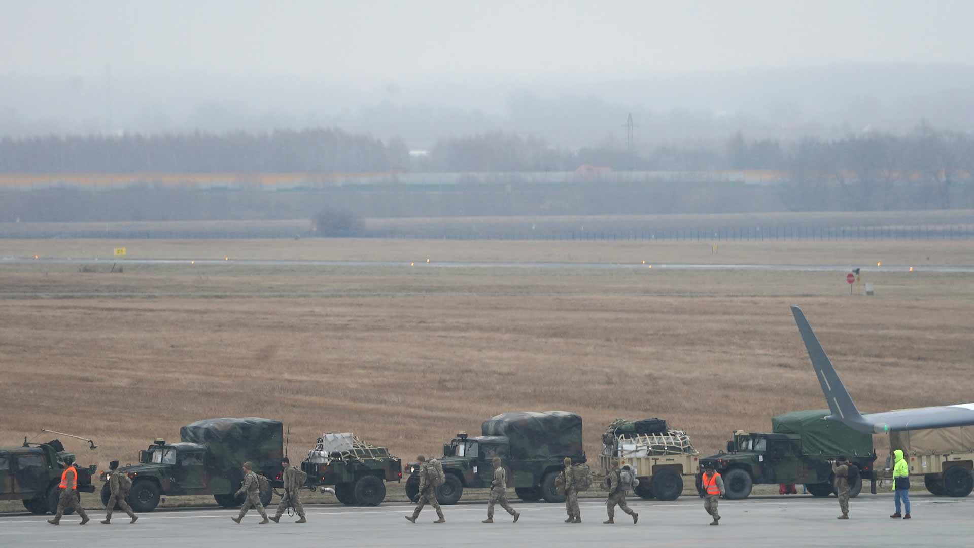 Image for the title: U.S. to send 3,000 additional troops to Poland, officials say 