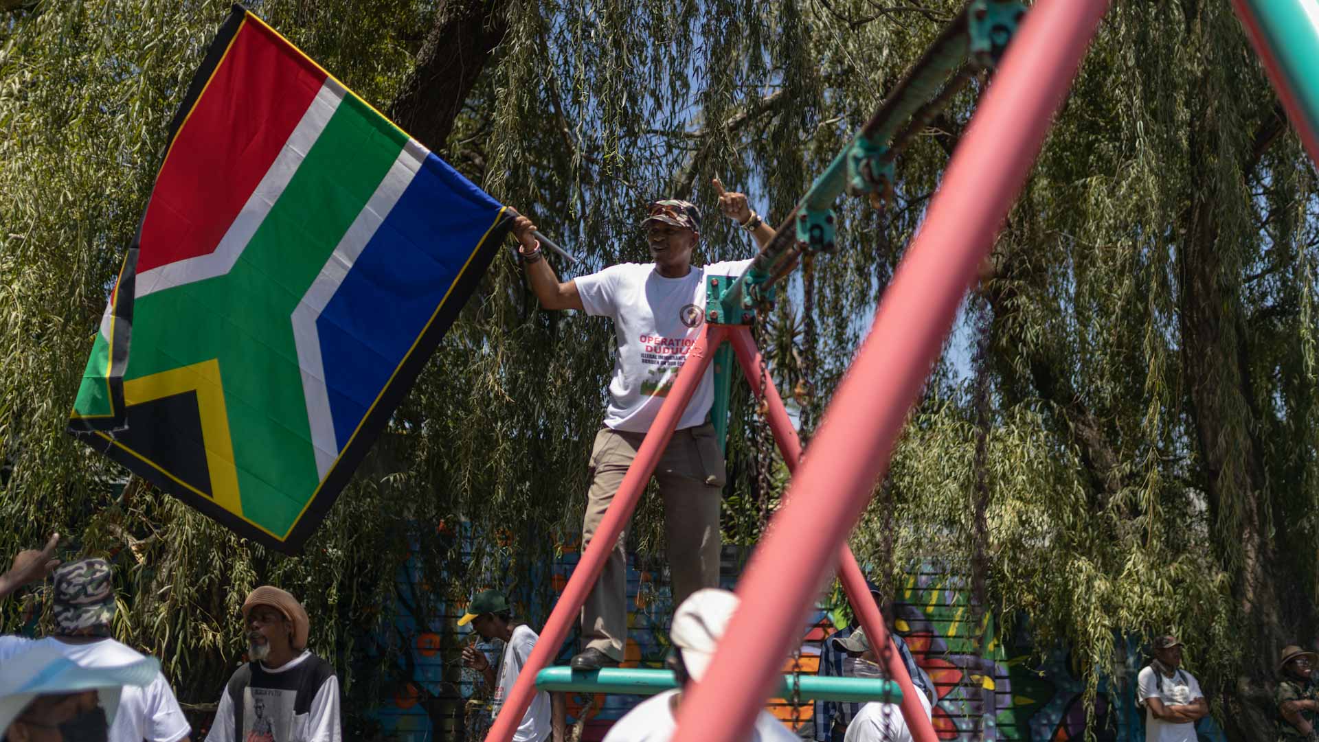 Image for the title: S.Africa police fire rubber bullets at anti-migrant protesters 