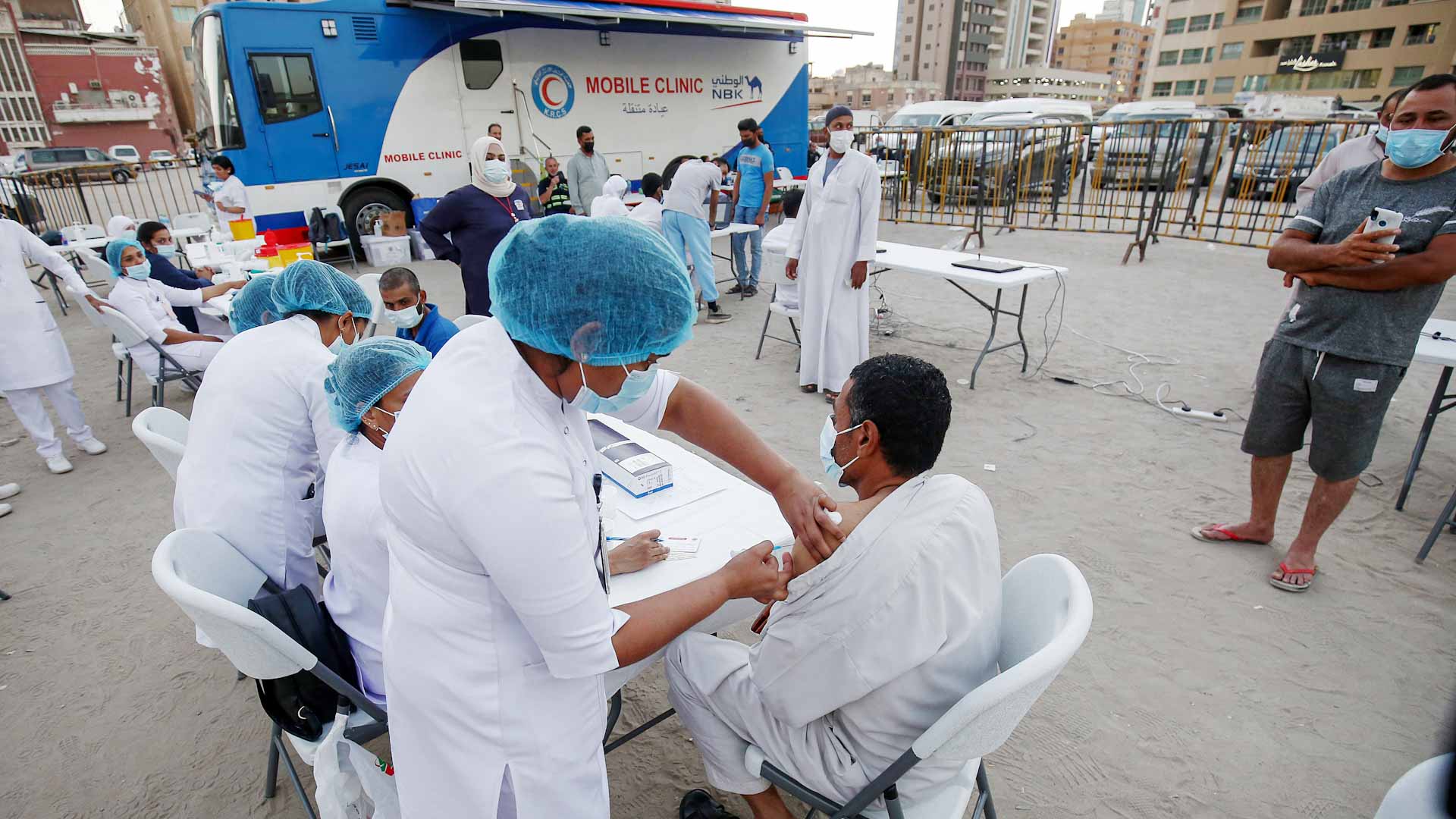 Image for the title: Kuwait reports 1,917 new COVID-19 cases 