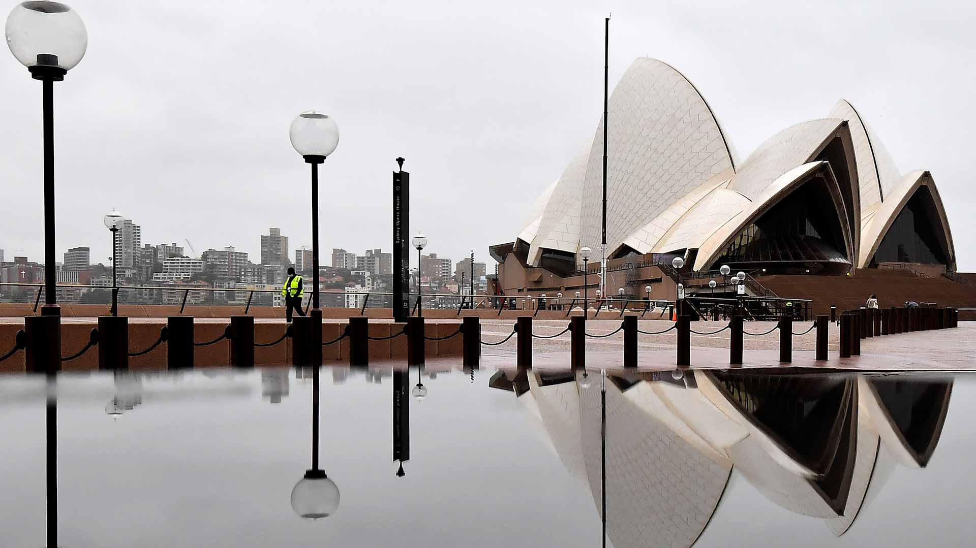 Image for the title: Australia fully reopens borders shut by pandemic 